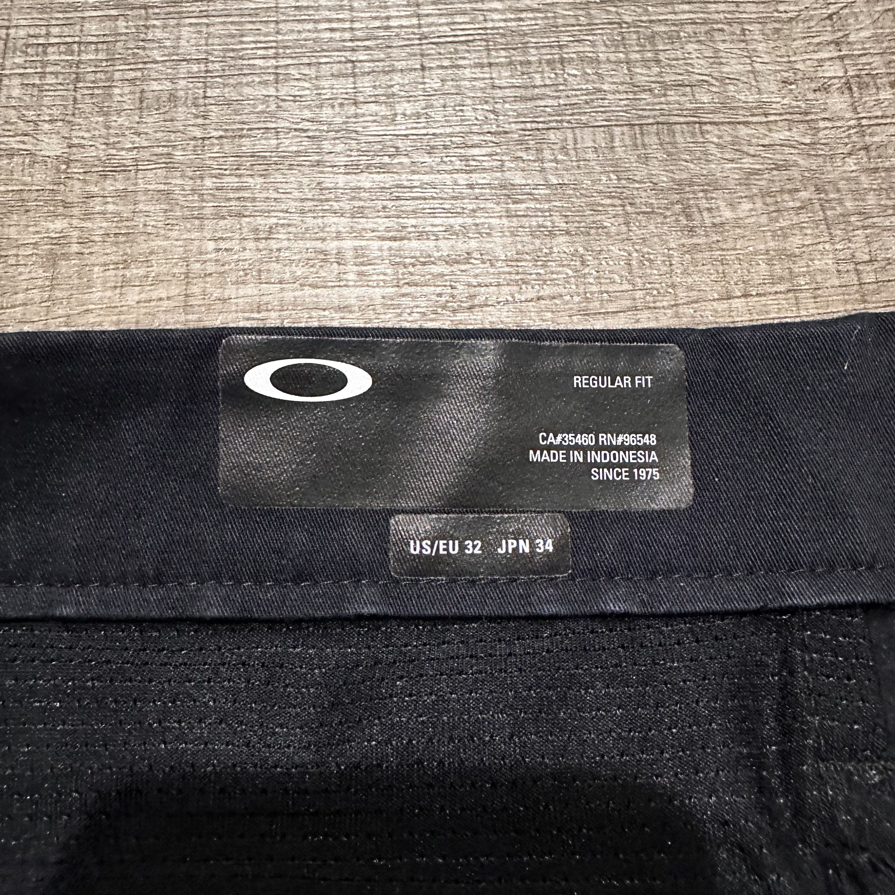 Oakley Vintage Mens Oakley shorts Size US 32 / EU 48 - 4 Thumbnail