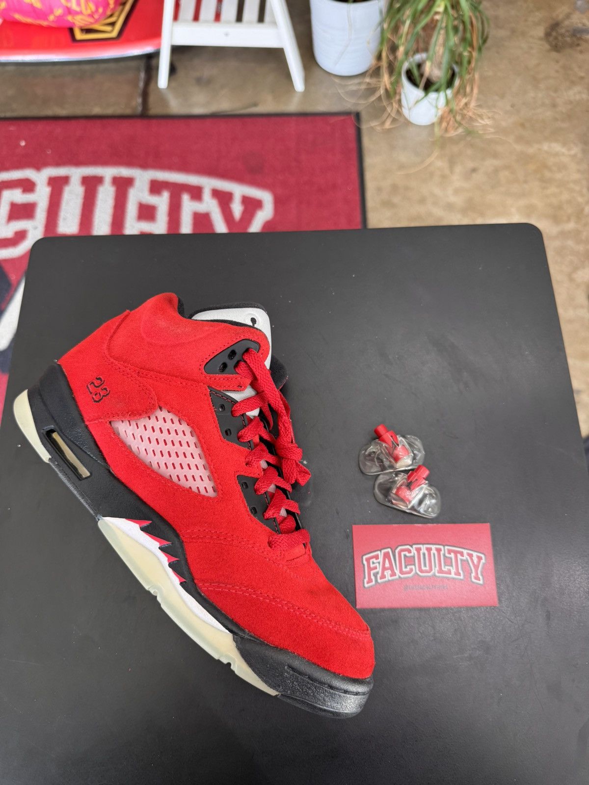 Jordan Brand Air Jordan 5 Raging Bull Size 7Y (2021) Size US 7 / EU 40 - 10 Thumbnail