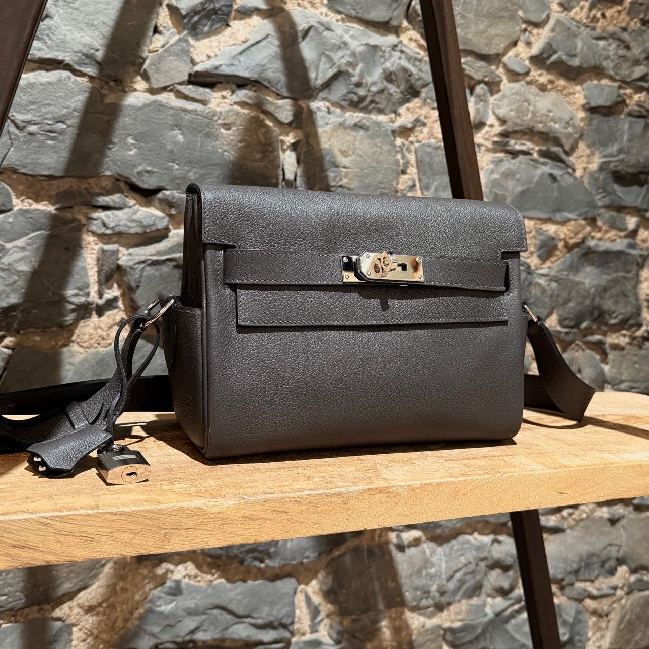 Hermes Hermès 2023 Vert de Gris Evercolor Kelly Messenger PM Bag Size ONE SIZE - 2 Thumbnail
