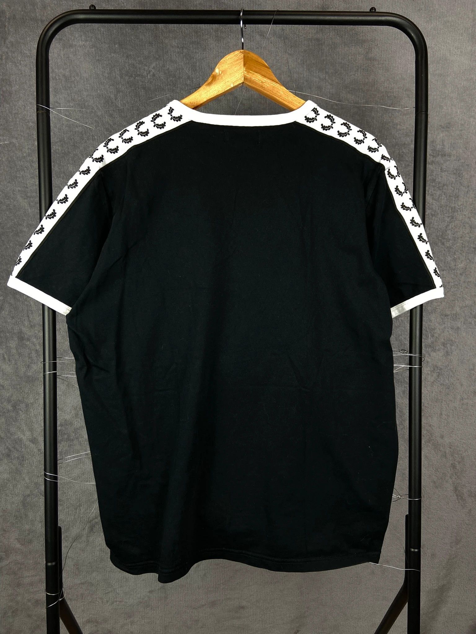 Fred Perry Fred Perry Black Tape Logo Tee XL White Trim Size US XL / EU 56 / 4 - 5 Thumbnail