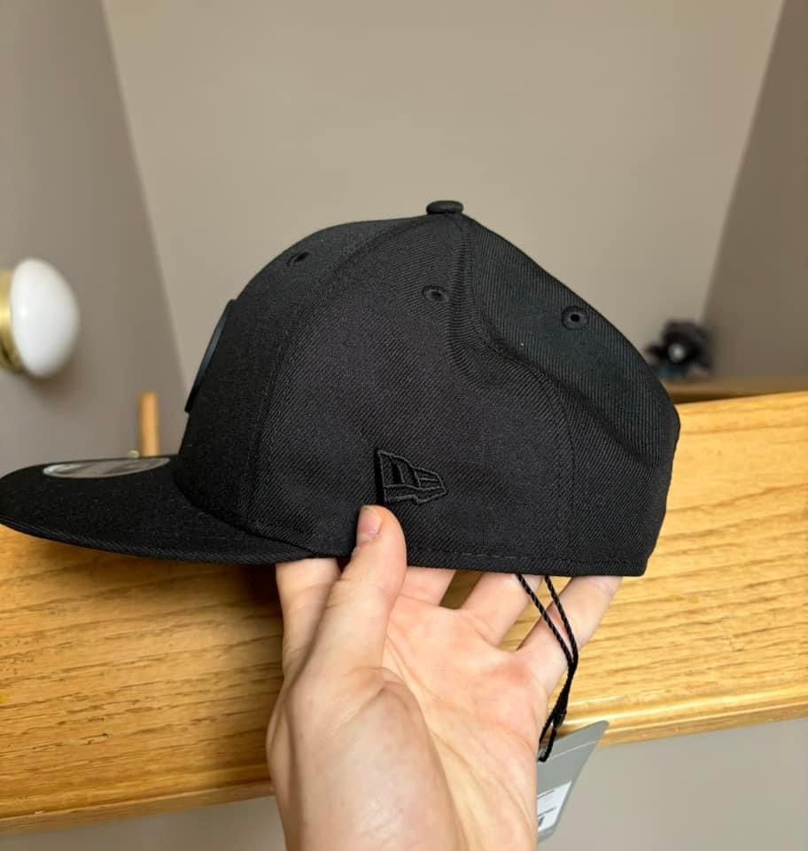 Canada Goose Canada Goose Badge Logo Hat Size ONE SIZE - 2 Thumbnail