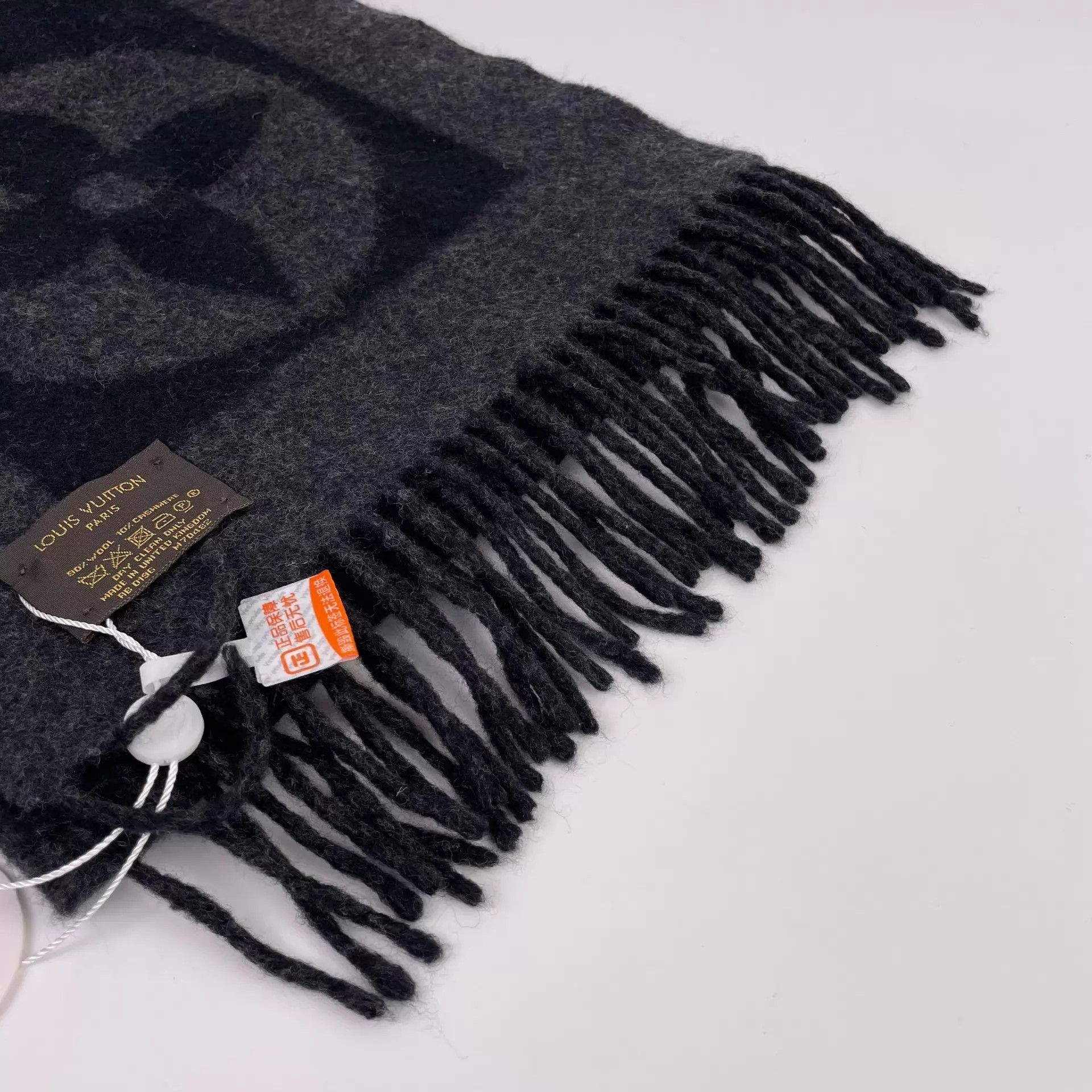 Louis Vuitton LV Black Embossed Scarf Size ONE SIZE - 2 Thumbnail