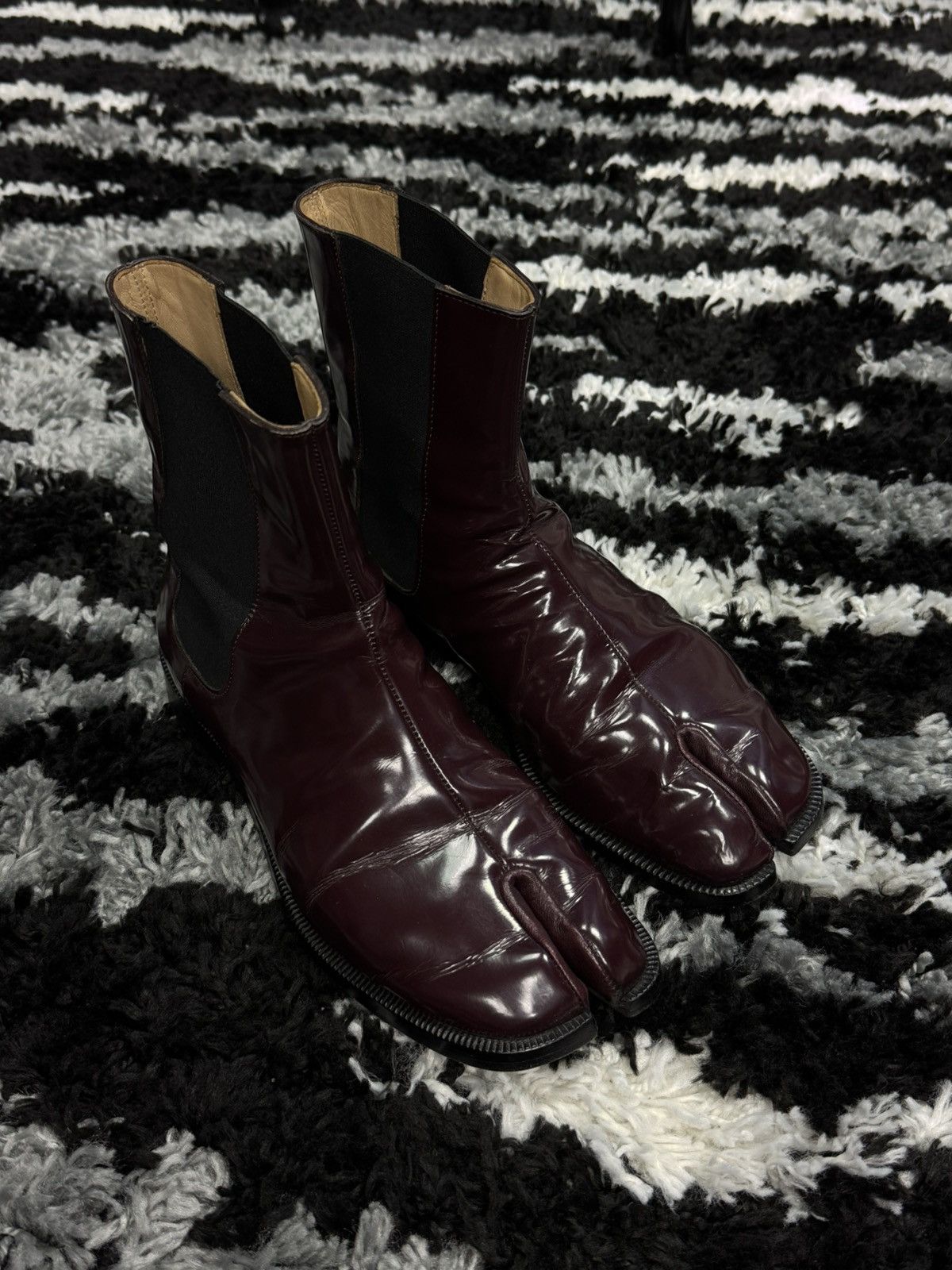 Maison Margiela Maison Margiela Bordeaux Leather Chelsea  display picture 2
