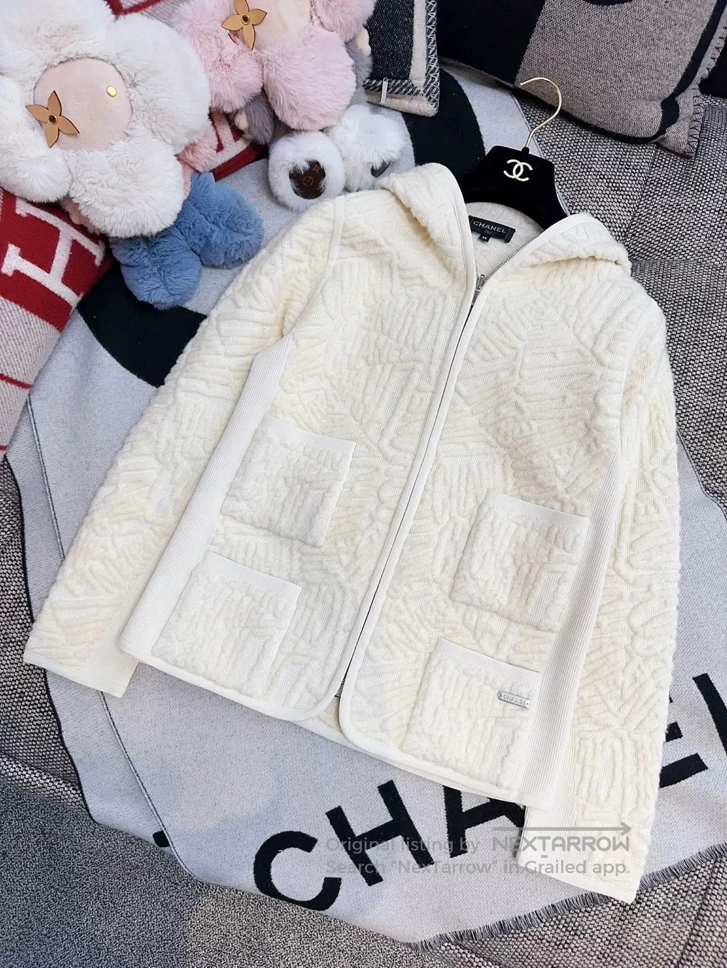 Chanel Chanel 21N Coco Neige Logo Jacket. Size US M / EU 48-50 / 2 - 3 Thumbnail
