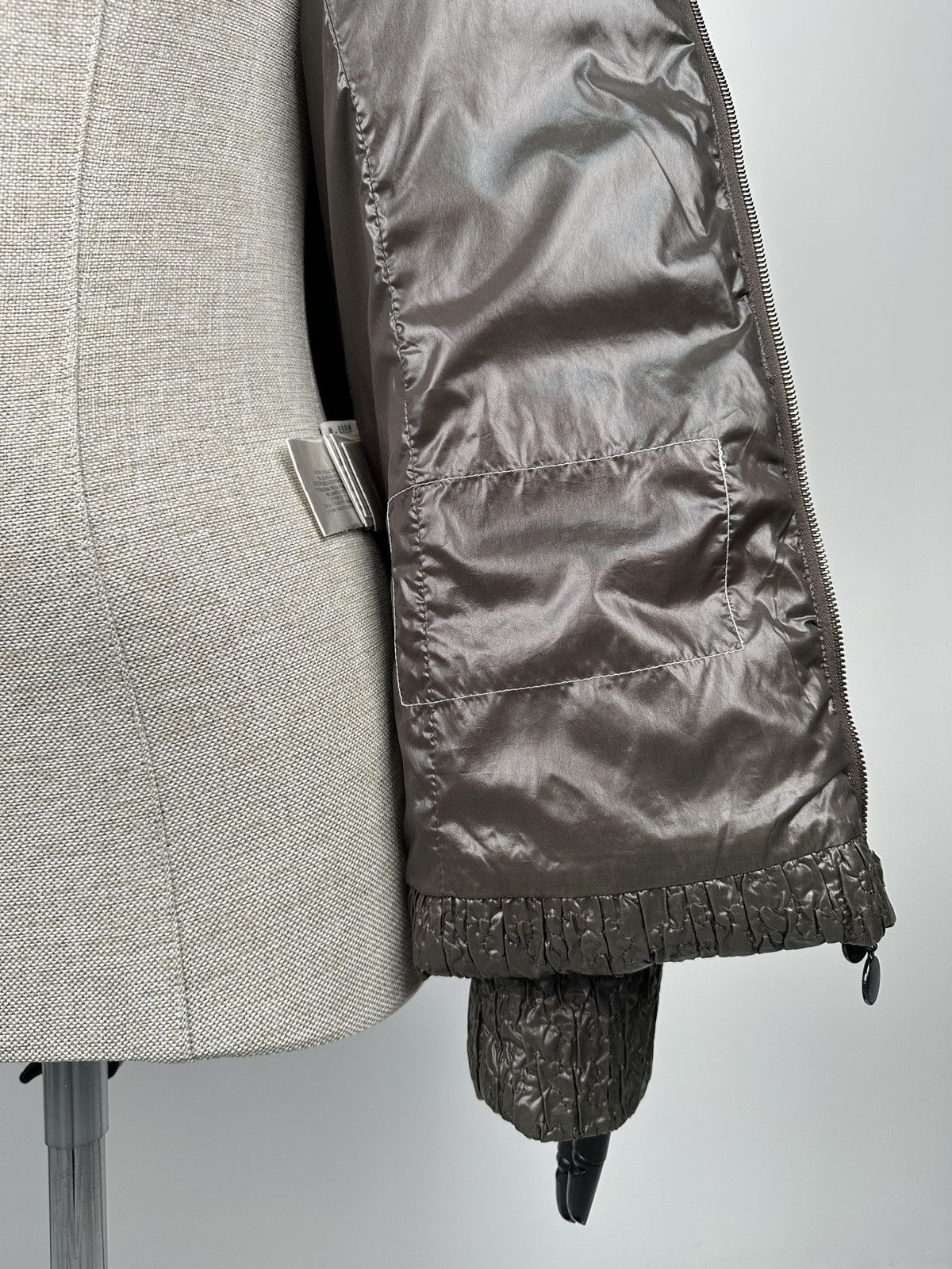 Moncler Vintage MONCLER Pleated Wrinkle Down Jackets Women’s Size 4 Size M / US 6-8 / IT 42-44 - 15 Thumbnail