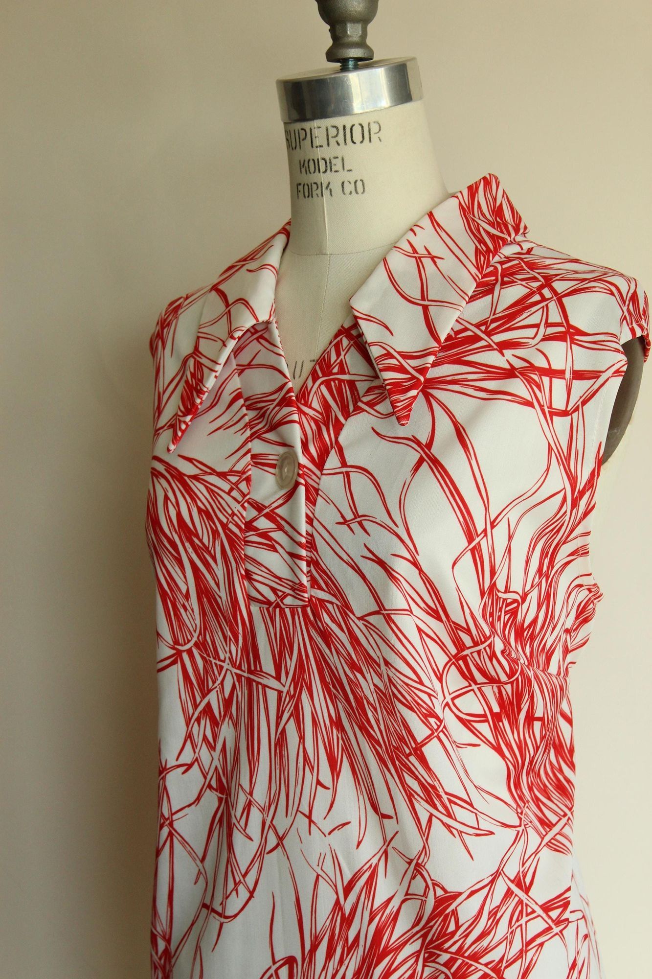 Vintage Vintage 1970s Top, Red and White Dagger Collar Botanical Pr Size XXL / US 16-18 / IT 52-54 - 7 Thumbnail