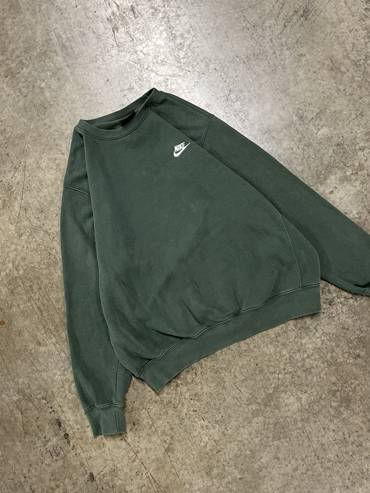 Nike × Vintage Nike earth tone green essential swoosh crewneck boxy hype Size US L / EU 52-54 / 3 - 2 Thumbnail