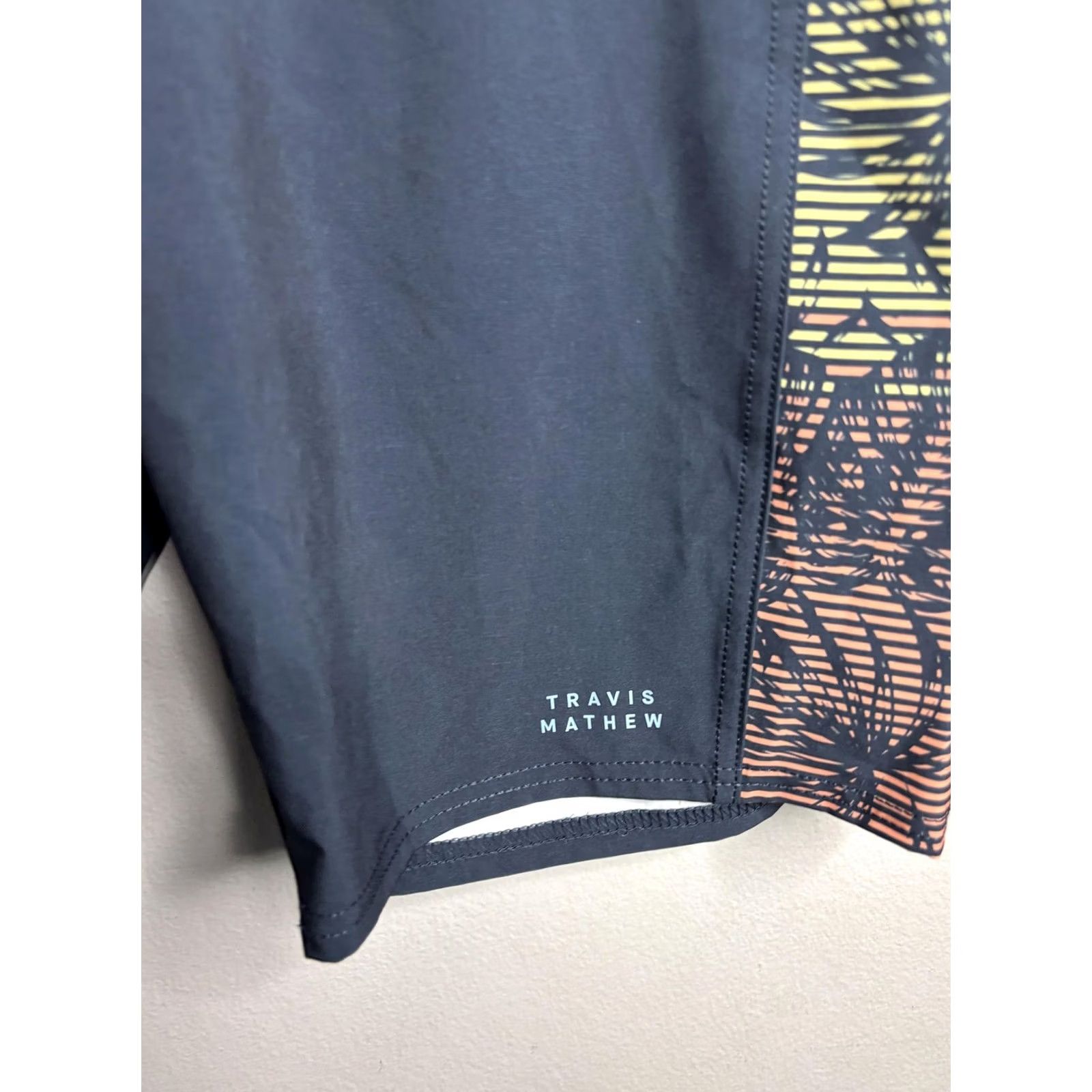 TravisMathew Travis Mathew Shorts Mens 30 Blue Board Beach Break Eco Collection Swim Trunks Size US 30 / EU 46 - 2 Thumbnail