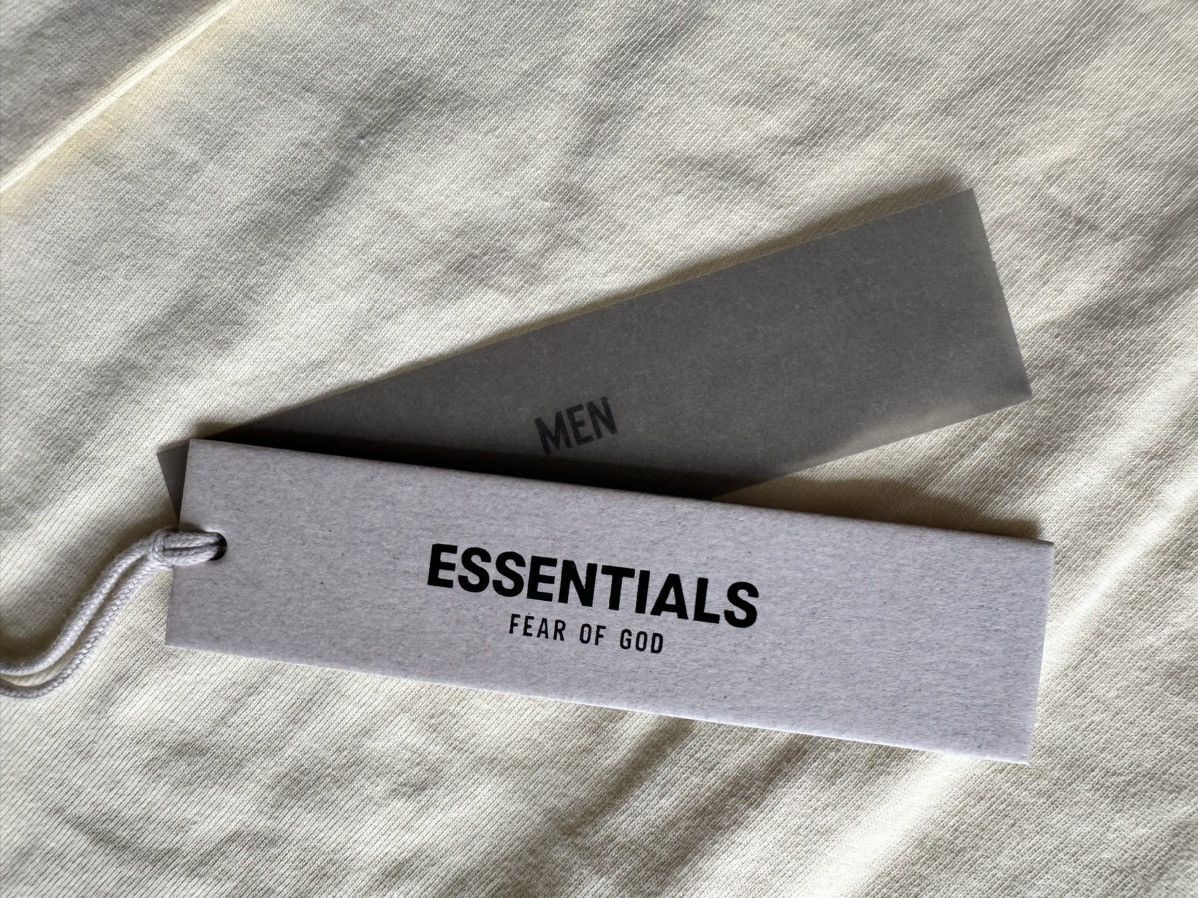 Essentials × FOG × Fear of God Small L/S T-Shirt Egg Shell Canary Tee Crewneck Pullover Size US S / EU 44-46 / 1 - 7 Thumbnail