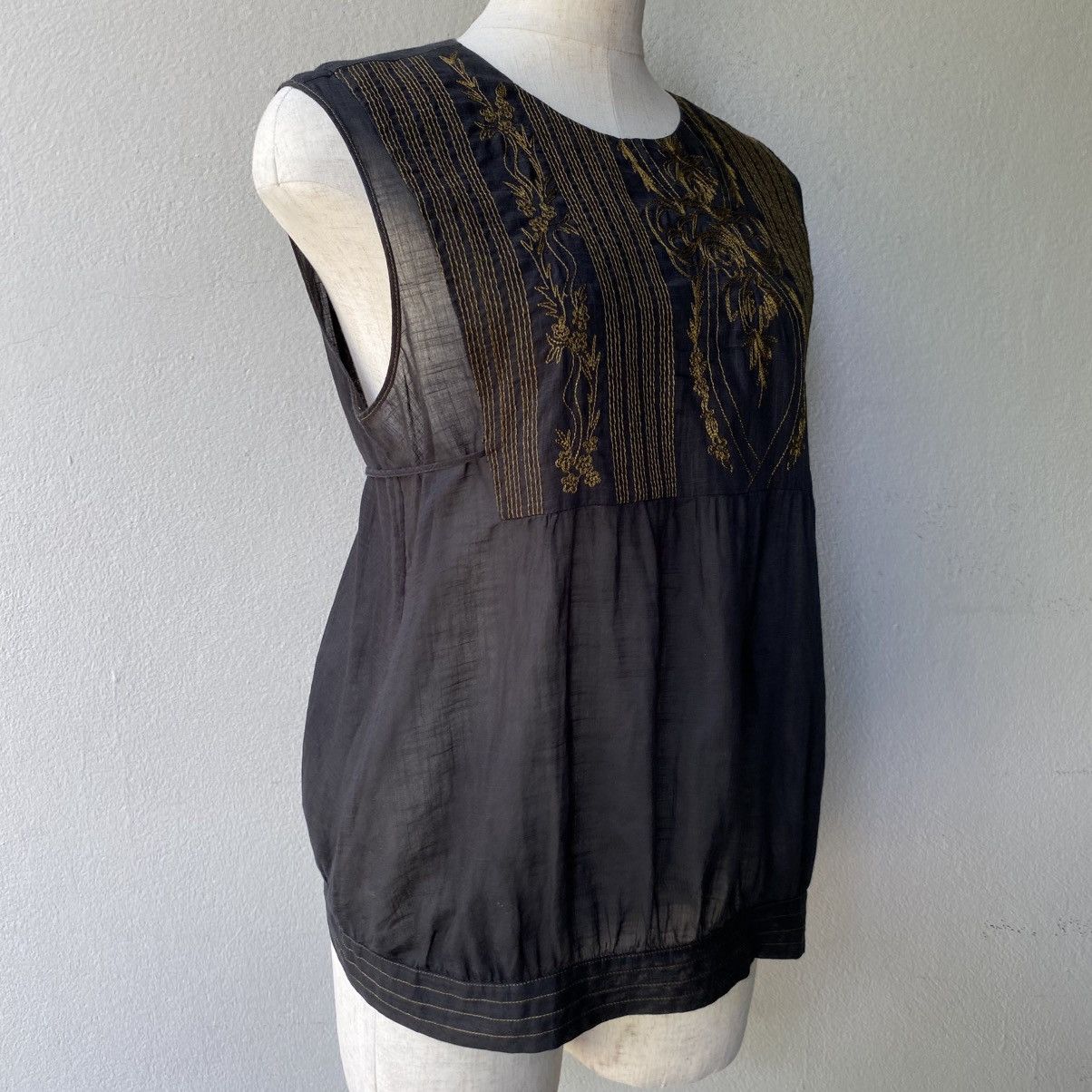 Kenzo Kenzo Black Sleeveless Blouse with Gold Embroidery Size M / US 6-8 / IT 42-44 - 16 Thumbnail