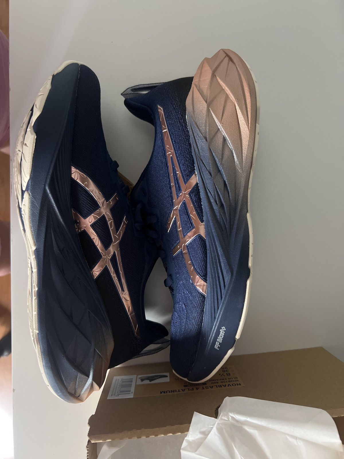 Asics Novela Blast 4 Platinum Size US 8.5 / IT 38.5 - 2 Thumbnail