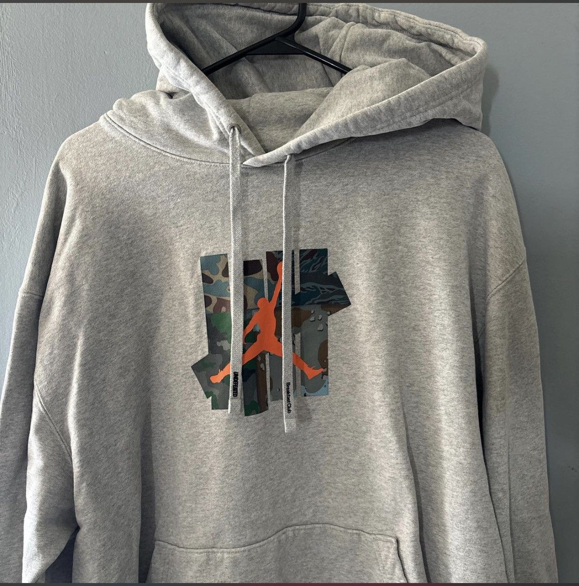 Jordan Brand × Undefeated Jordan x UNDEFEATED Hoodie Heather Gray Size US XL / EU 56 / 4 - 2 Thumbnail