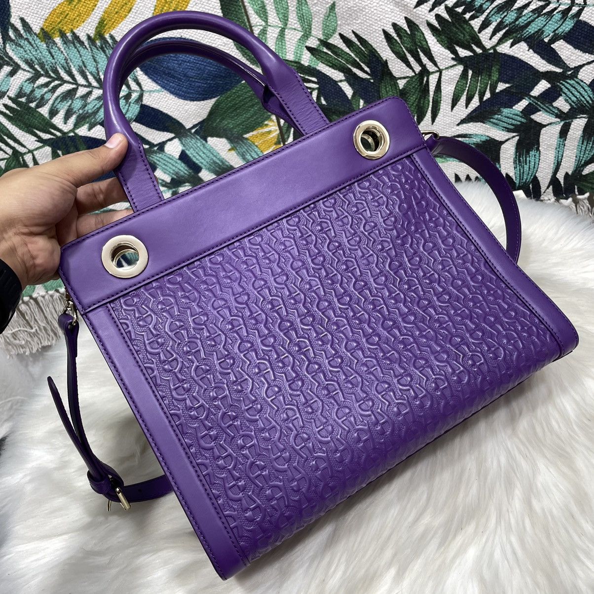 Aigner Authentic AIGNER Embossed Leather Handbag/ Shoulder Bag Size ONE SIZE - 12 Thumbnail
