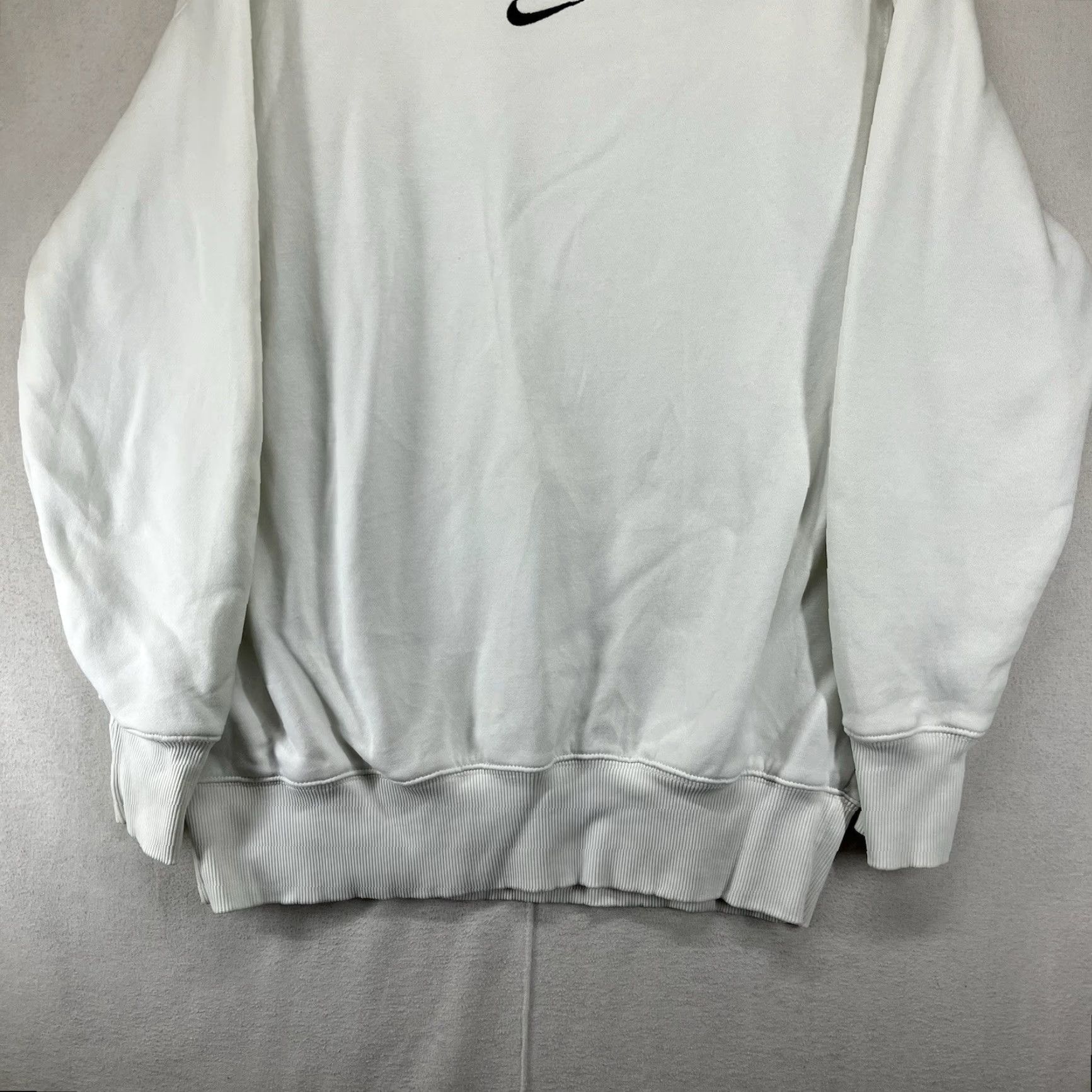 Nike VINTAGE Nike Sweatshirt XS White Embroidered Center Swoosh Logo 90s Y2K Retro Men Long Sleeve Crew Pullover Casual Knit All Seasons Size US XS / EU 42 / 0 - 7 Thumbnail