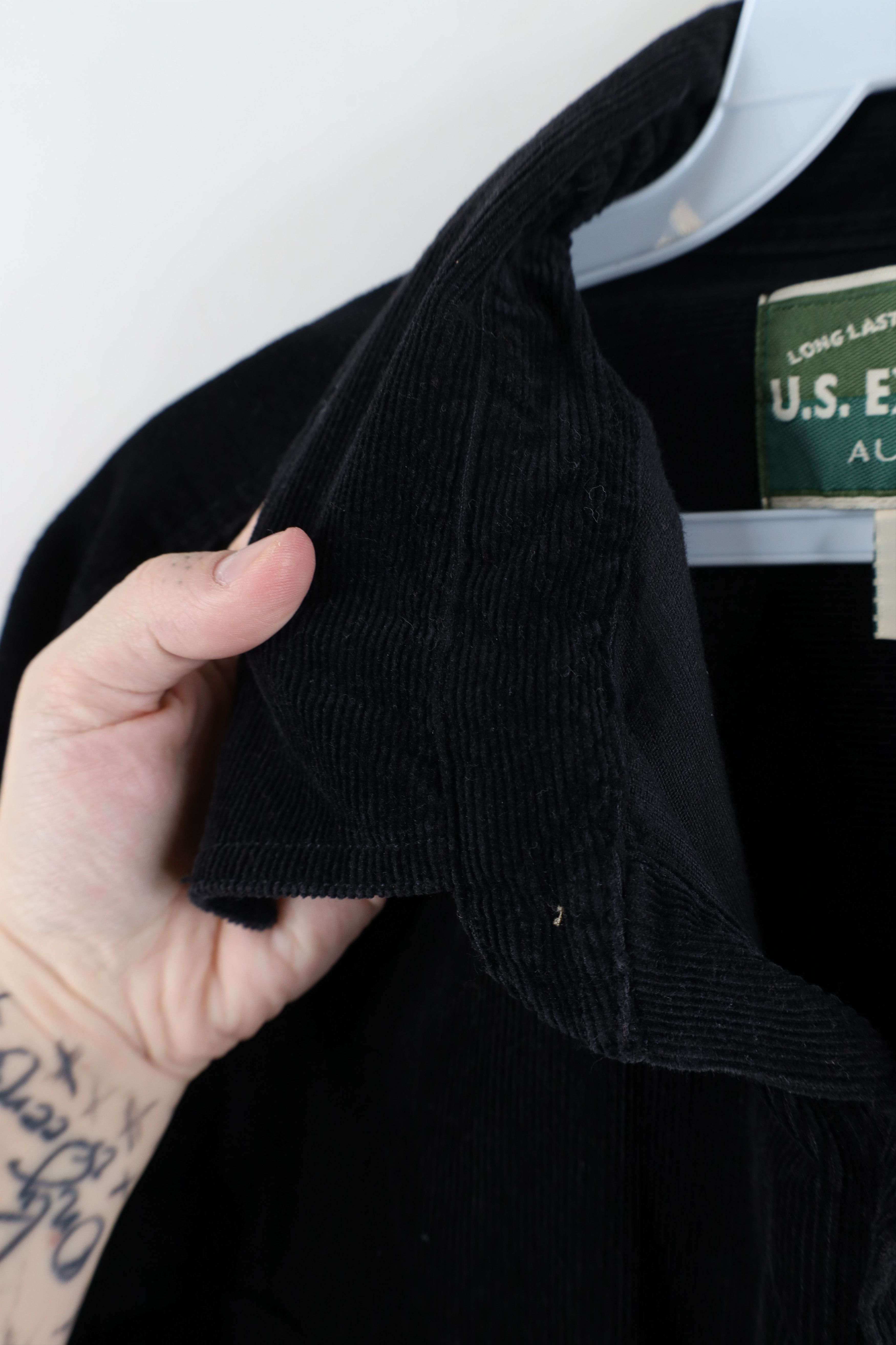 Vintage Vintage 90s Streetwear Corduroy Collared Button Shirt Black Size US L / EU 52-54 / 3 - 5 Thumbnail