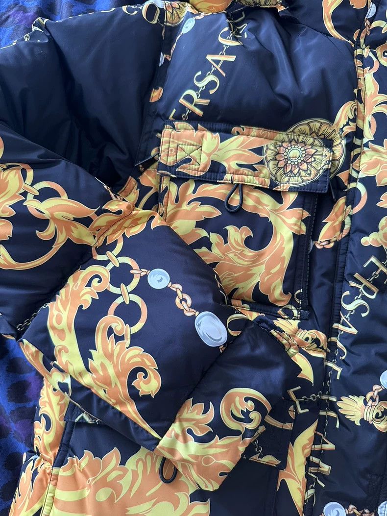 Versace Versace Classic gold flower down jacket Size US M / EU 48-50 / 2 - 5 Thumbnail