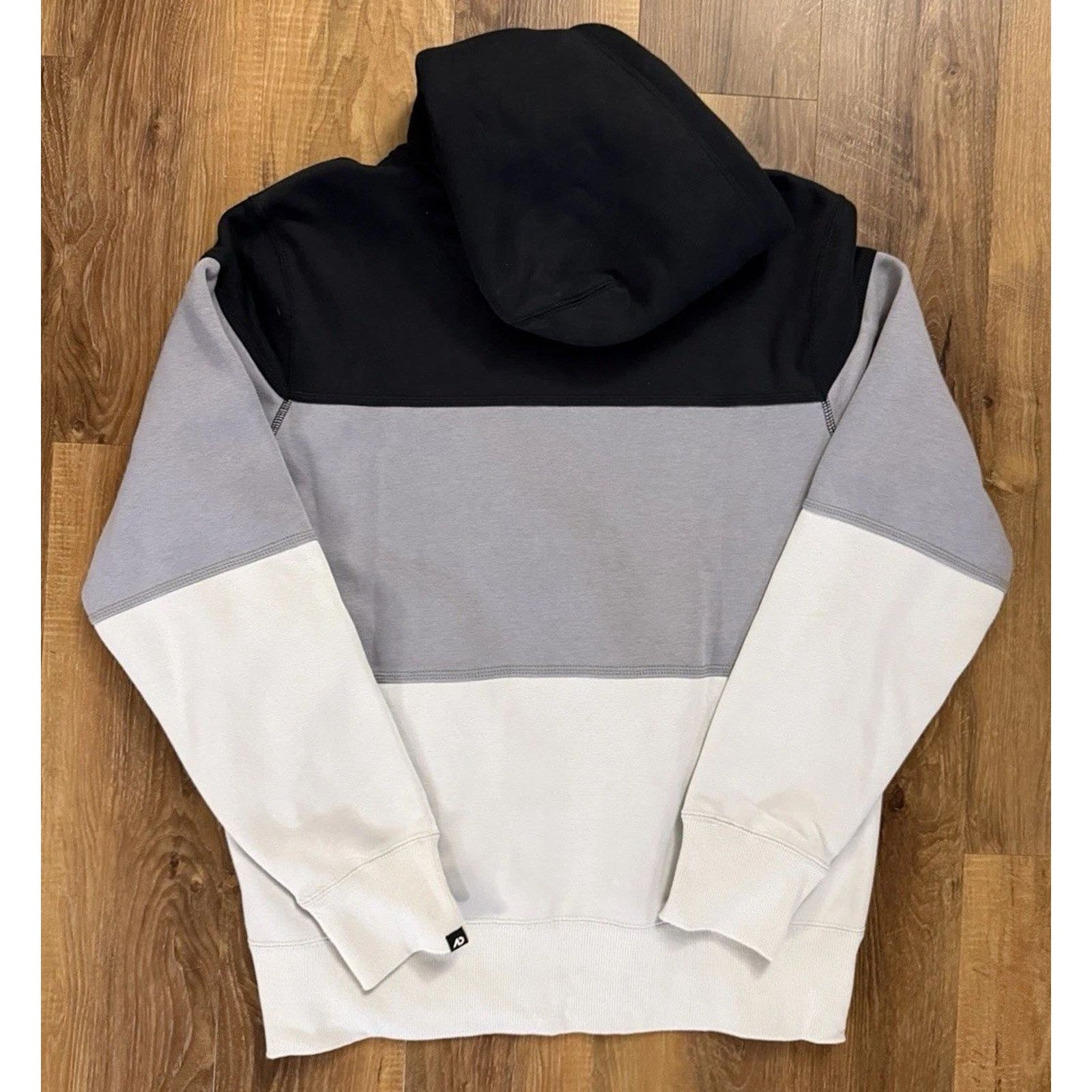 Nike Vintage Y2K Nike Hoodie Columbus Marthon Black Grey Size L Size US L / EU 52-54 / 3 - 3 Thumbnail