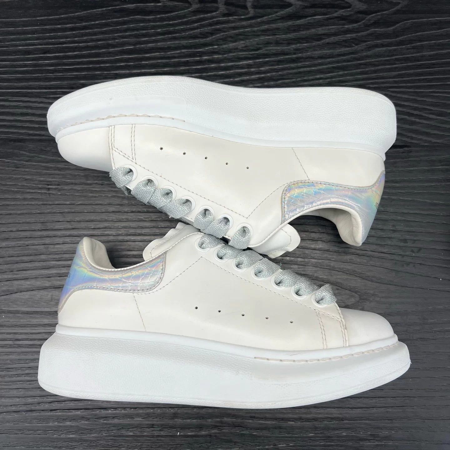 Alexander McQueen McQueen Vibrant Crocodile Print 35 Women's New Shoes Size US 4 / IT 34 - 3 Thumbnail
