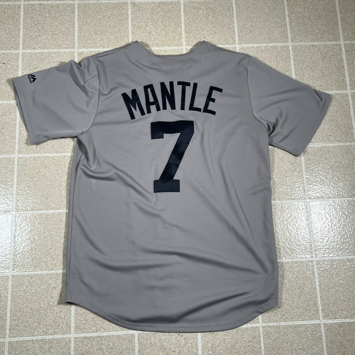 Majestic Mickey Mantle #7 New York Yankees Majestic Gray Jersey sz M Size US M / EU 48-50 / 2 - 6 Thumbnail