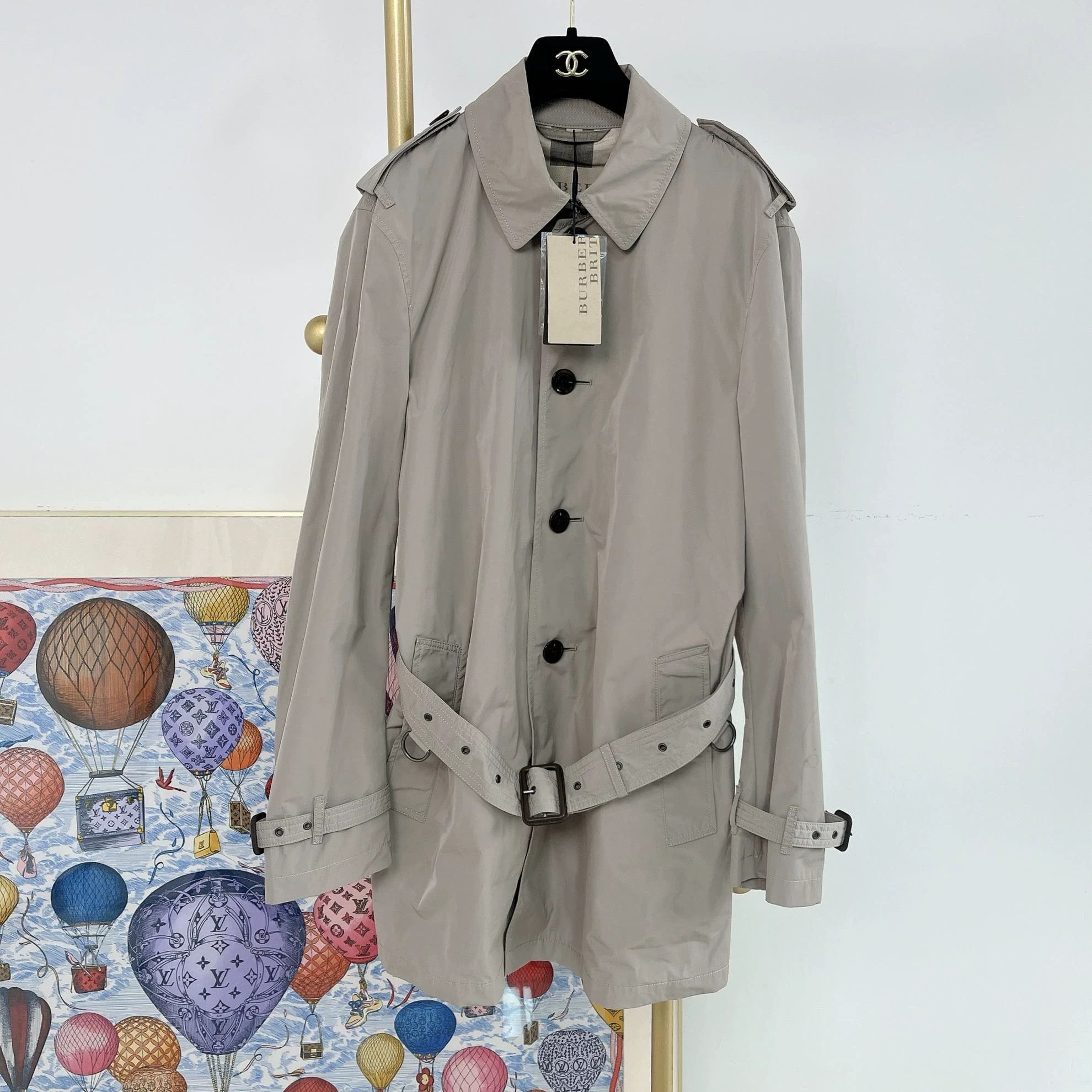 Burberry Burberry light coat M new with tags Size M / US 6-8 / IT 42-44 - 1 Thumbnail