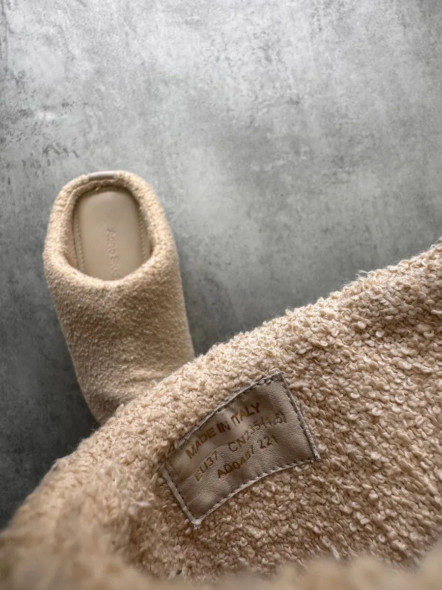 Acne Studios Acne Studios Beige Shearling Clogs Size US 6 / IT 36 - 8 Thumbnail