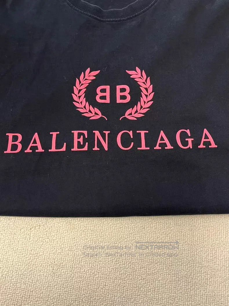 Balenciaga Balenciaga Red Letter Logo Wheat Embossed Crewneck Short S Size XS / US 0-2 / IT 36-38 - 3 Thumbnail