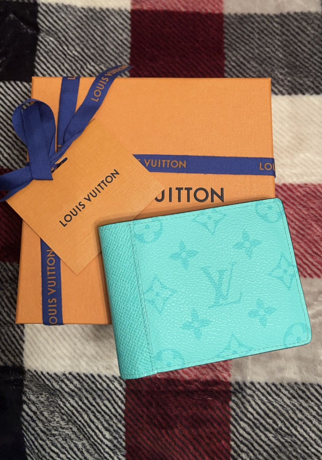 image of Louis Vuitton Taigarama Multiple Wallet Miami Green/teal, Men's