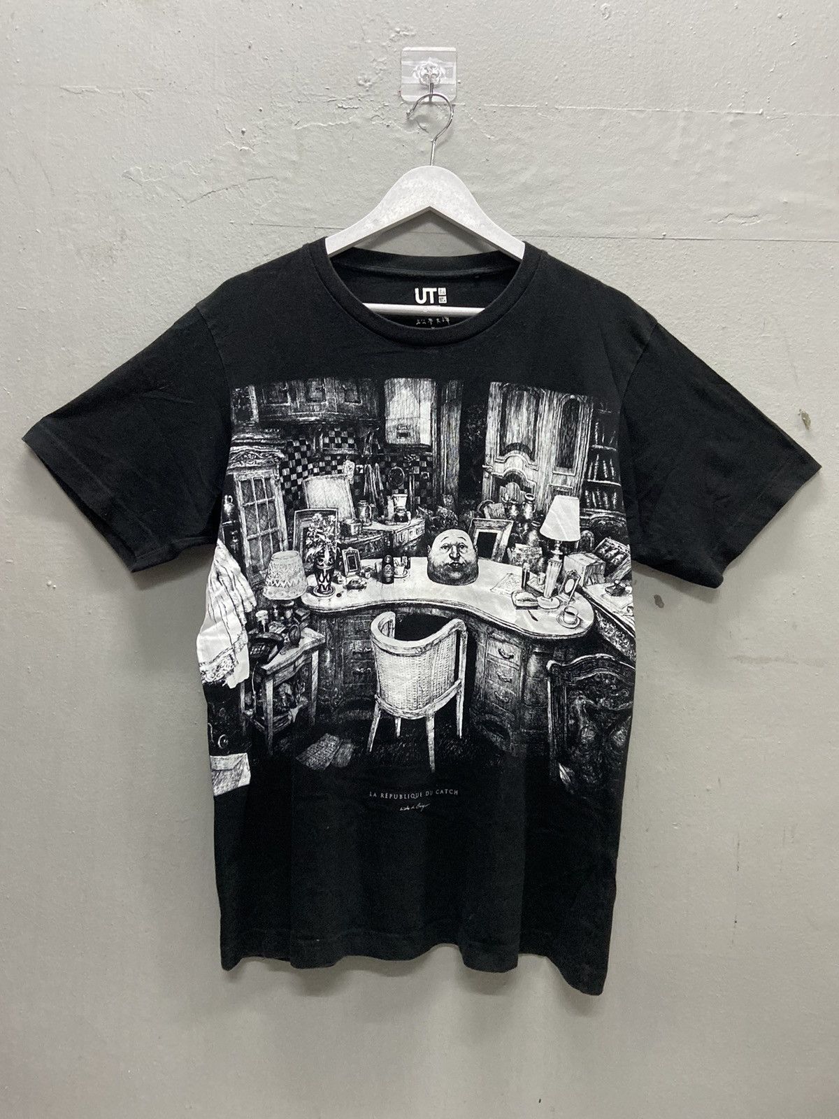 Uniqlo UNIQLO X NICOLAS DE CRECY LA REPUBLIQUE DU CATCH TEE SHIRT Size US L / EU 52-54 / 3 - 1 Thumbnail