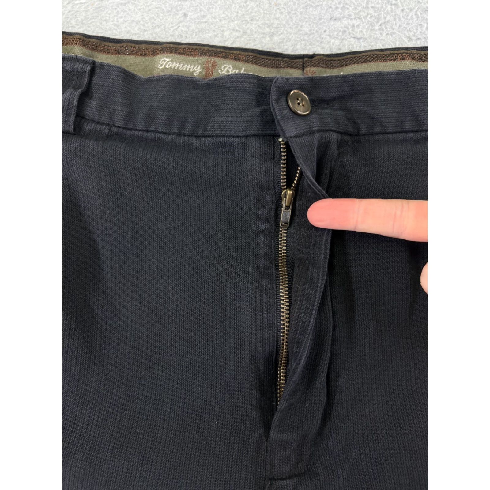 Tommy Bahama Tommy Bahama Shorts Men 38 Black Pleated Bermuda 100% Silk Golf Golfer Vacation Size US 38 / EU 54 - 6 Thumbnail
