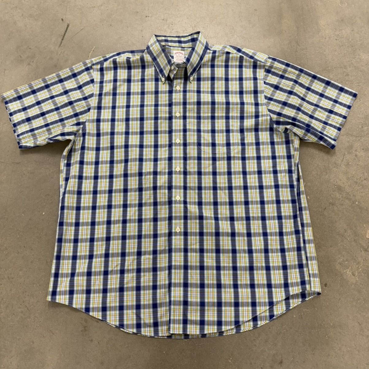 Brooks Brothers Brooks Brothers Plaid Short Sleeve Button Down Shirt Size US XL / EU 56 / 4 - 1 Thumbnail