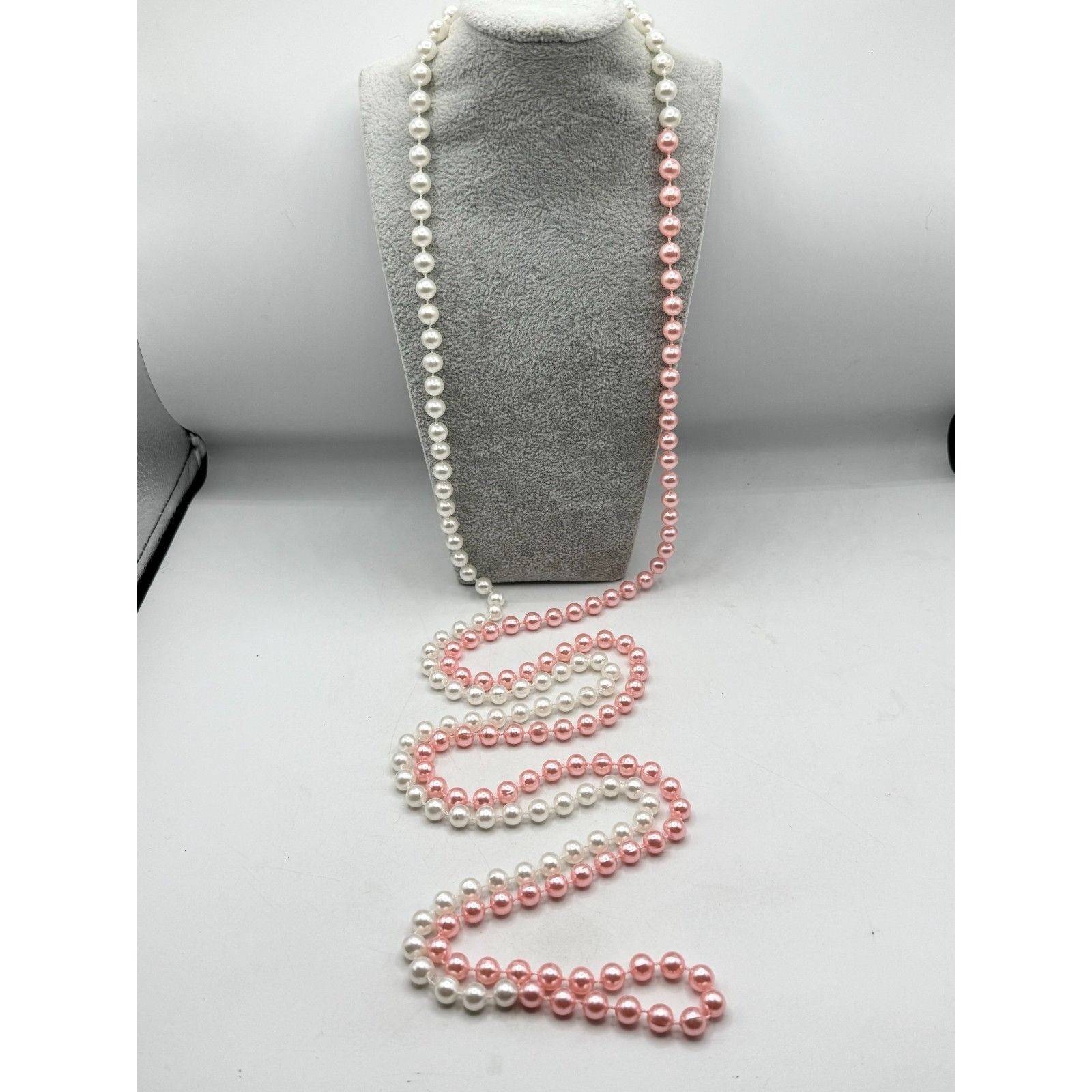 Vintage Vintage pink and white ombré faux pearl beaded long necklace Size ONE SIZE - 3 Thumbnail