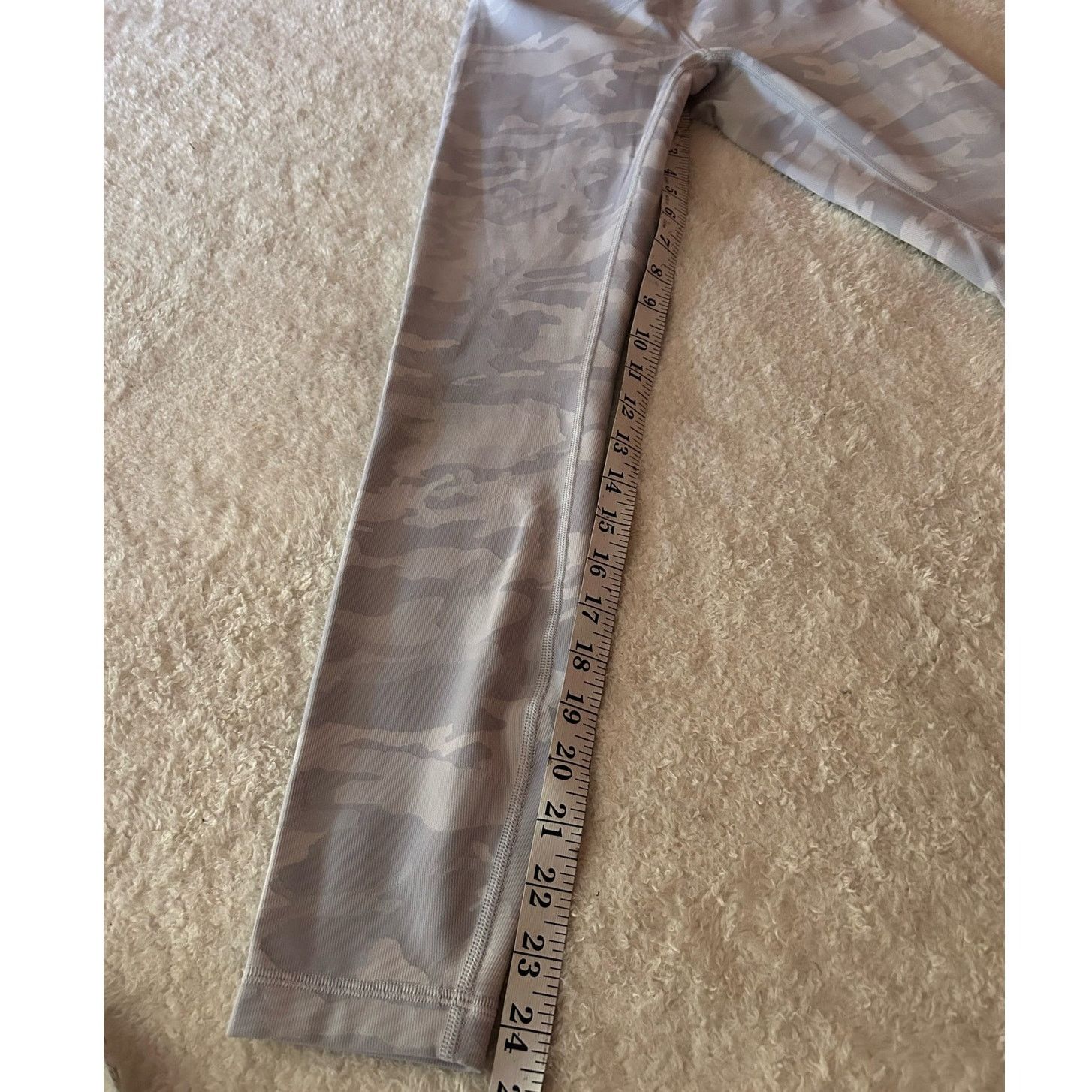 Lululemon Lululemon White Camo Wunder Under Leggings Size 4 Size 27" / US 4 / IT 40 - 5 Thumbnail