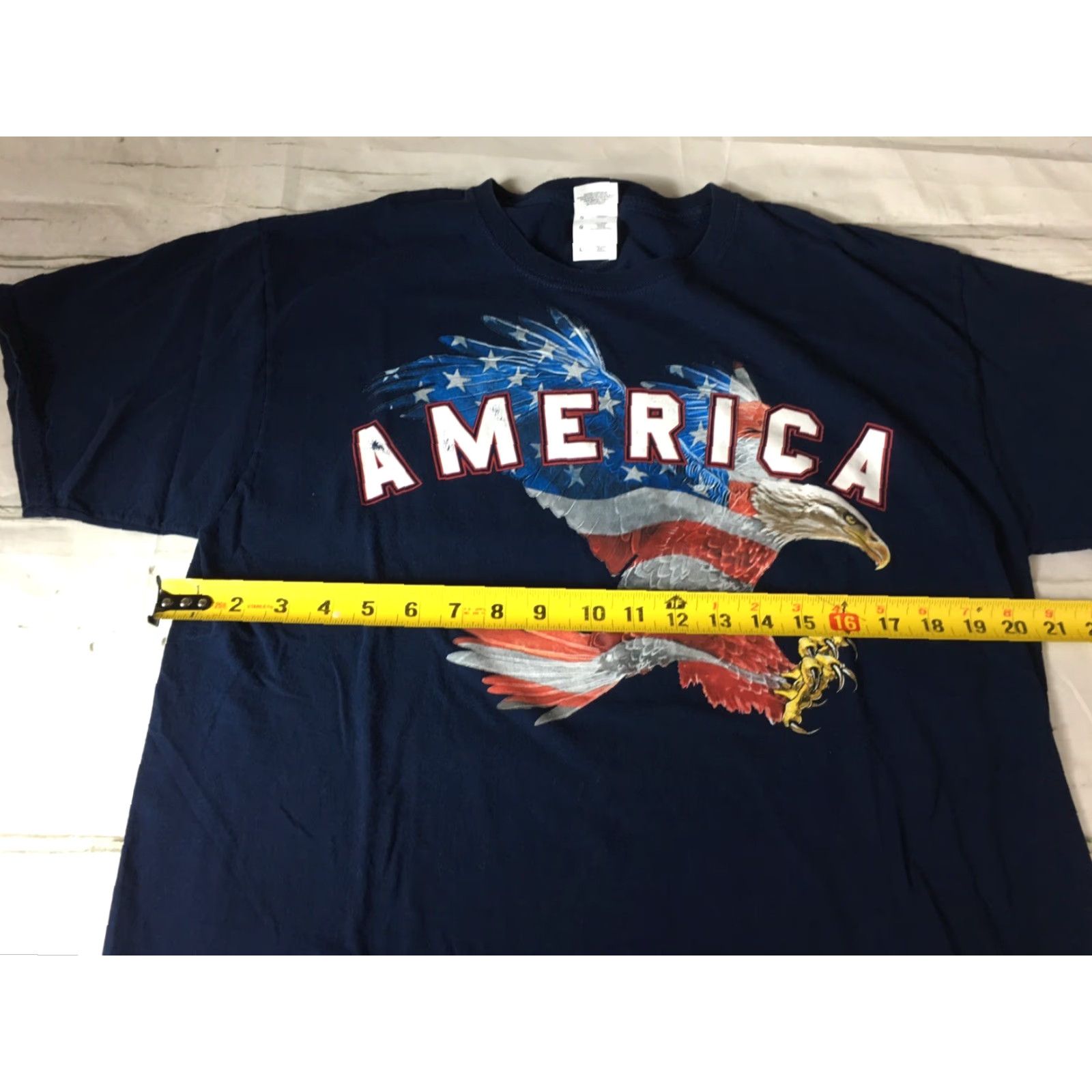 Gildan VINTAGE Bald Eagle USA Blue Gildan T-Shirt Men L Graphic Tee Short Sleeve Print fading USA Eagle Men L Blue Graphic Tee 90s Size US L / EU 52-54 / 3 - 5 Thumbnail