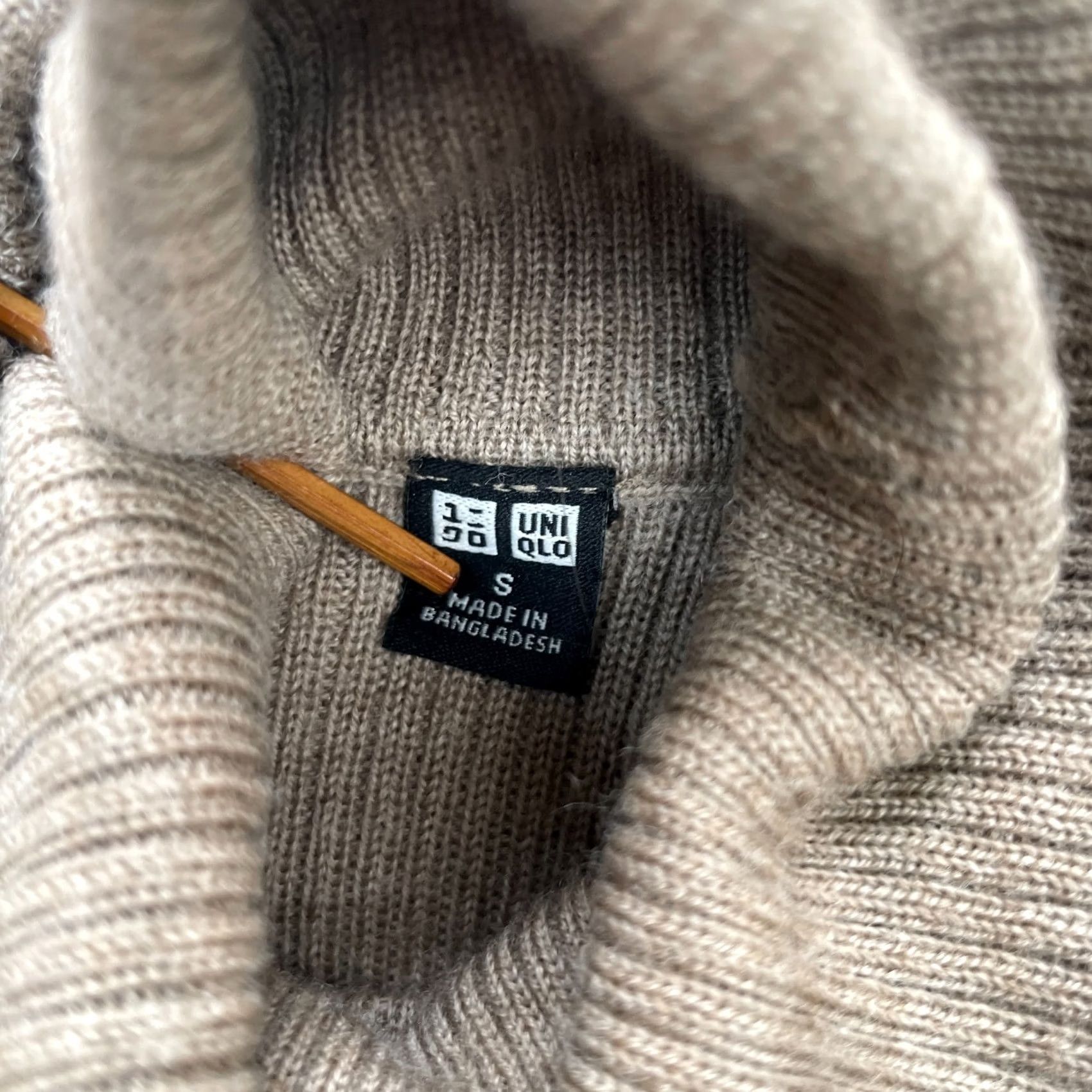 Uniqlo Uniqlo Sweater Womens Small Beige Merino Wool Ribbed Turtleneck Knit Pullover Dressy Casual Winter Regular Womens Size S / US 4 / IT 40 - 3 Thumbnail