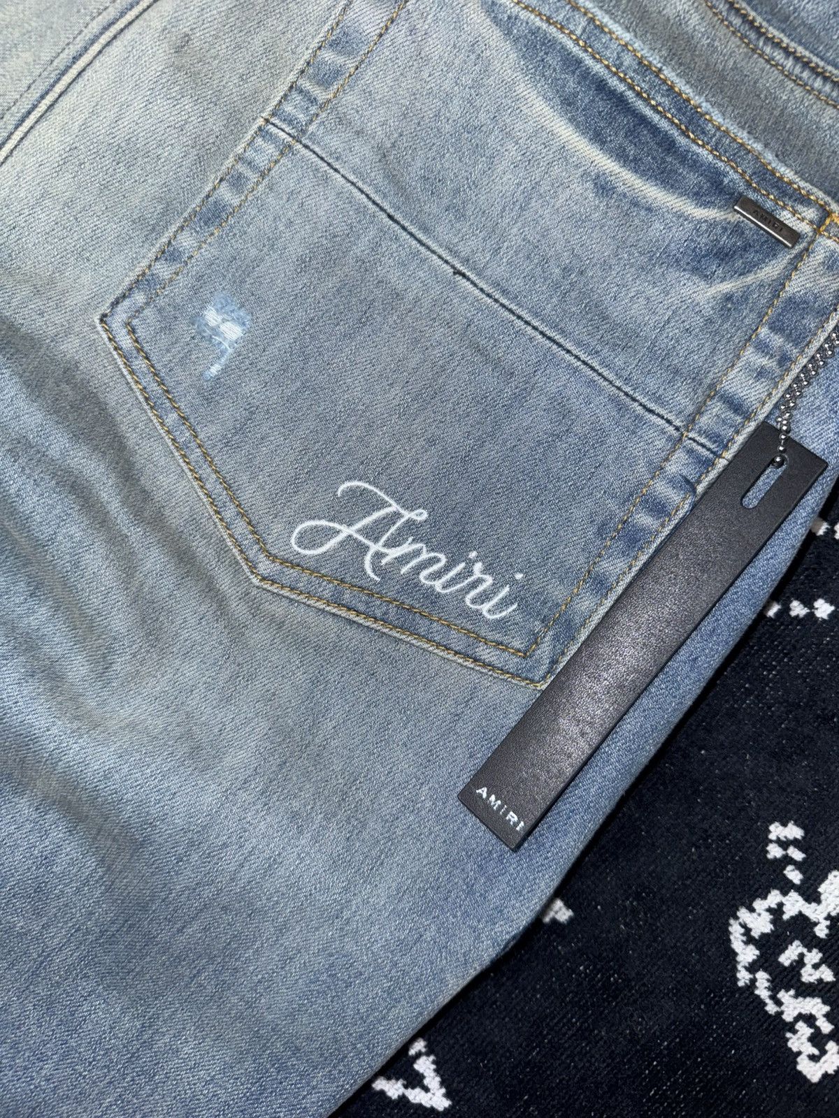 Amiri AMIRI SKELL BONE SCRIPT LOGO JEANS Size US 32 / EU 48 - 13 Thumbnail