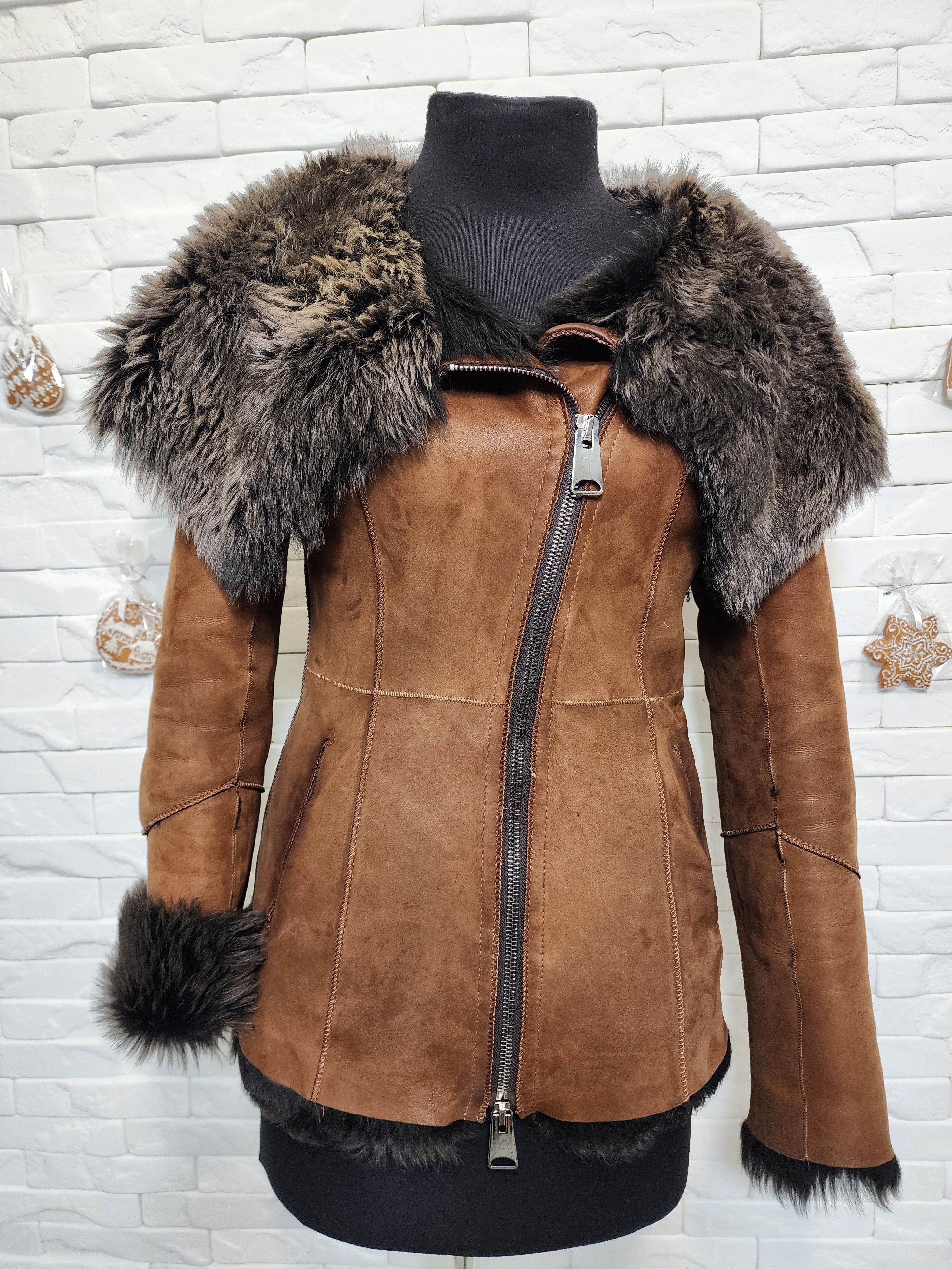 Uniqlo Brown Sheepskin Coat: Genuine Fur Hood, Metal Zipper. Size M / US 6-8 / IT 42-44 - 2 Thumbnail