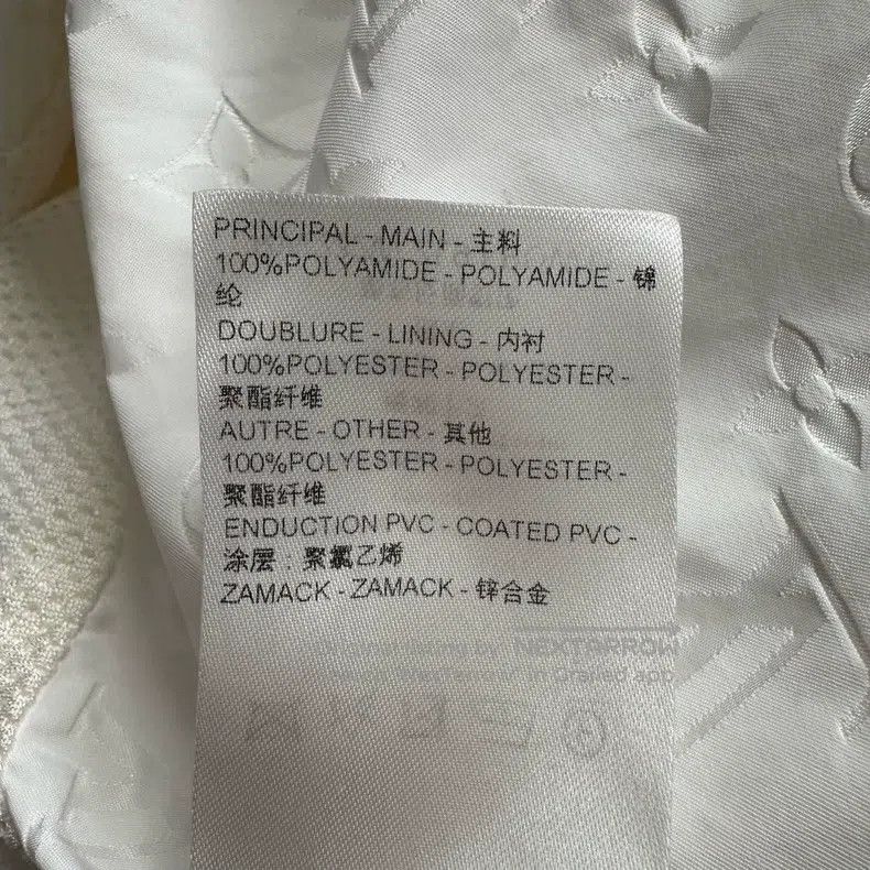 Louis Vuitton Louis Vuitton White dark grain three-flower full-print ass Size S / US 4 / IT 40 - 5 Thumbnail