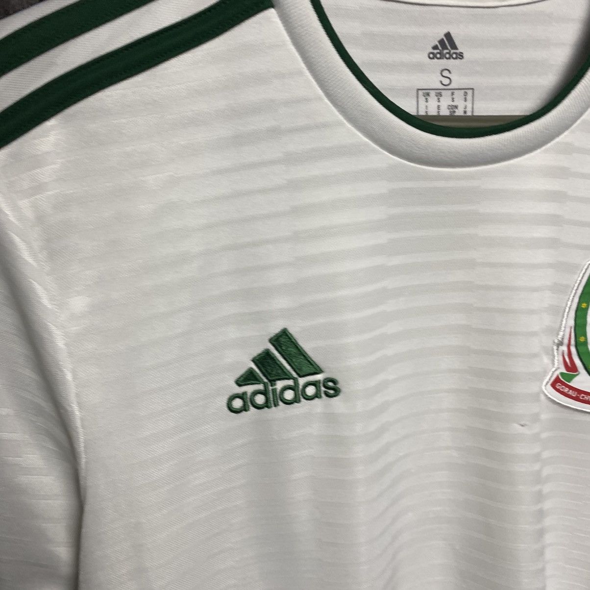Adidas Mens Adidas Wales 2017 National soccer jersey size S Size US S / EU 44-46 / 1 - 4 Thumbnail