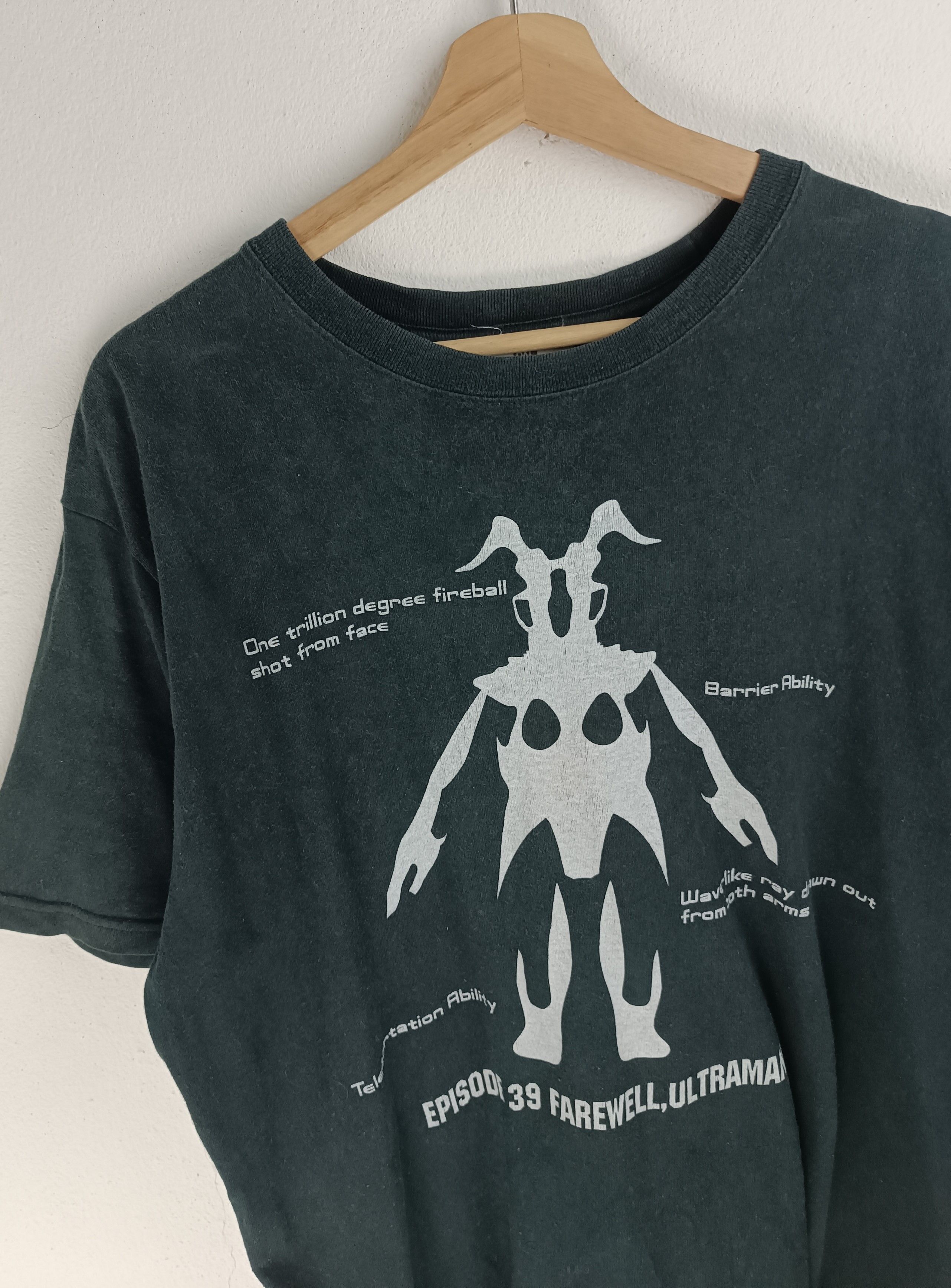 Vintage THRASH FADED VINTAGE 2000s ZETTON EP.39 FAREWELL ULTRAMAN Size US L / EU 52-54 / 3 - 5 Thumbnail