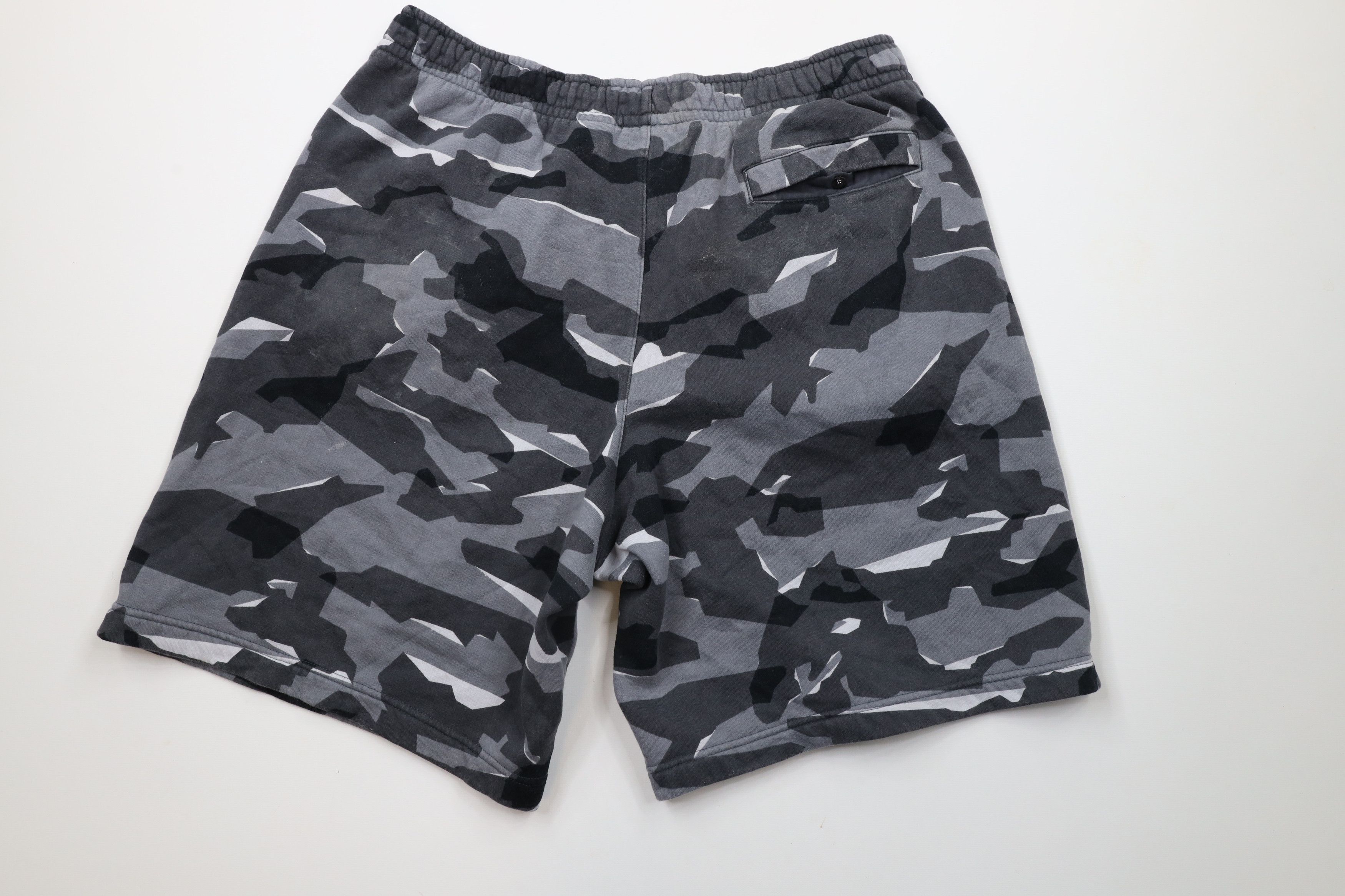 Nike × Vintage Vintage Nike Spell Out Camouflage Sweatpants Shorts Size US 38 / EU 54 - 9 Thumbnail