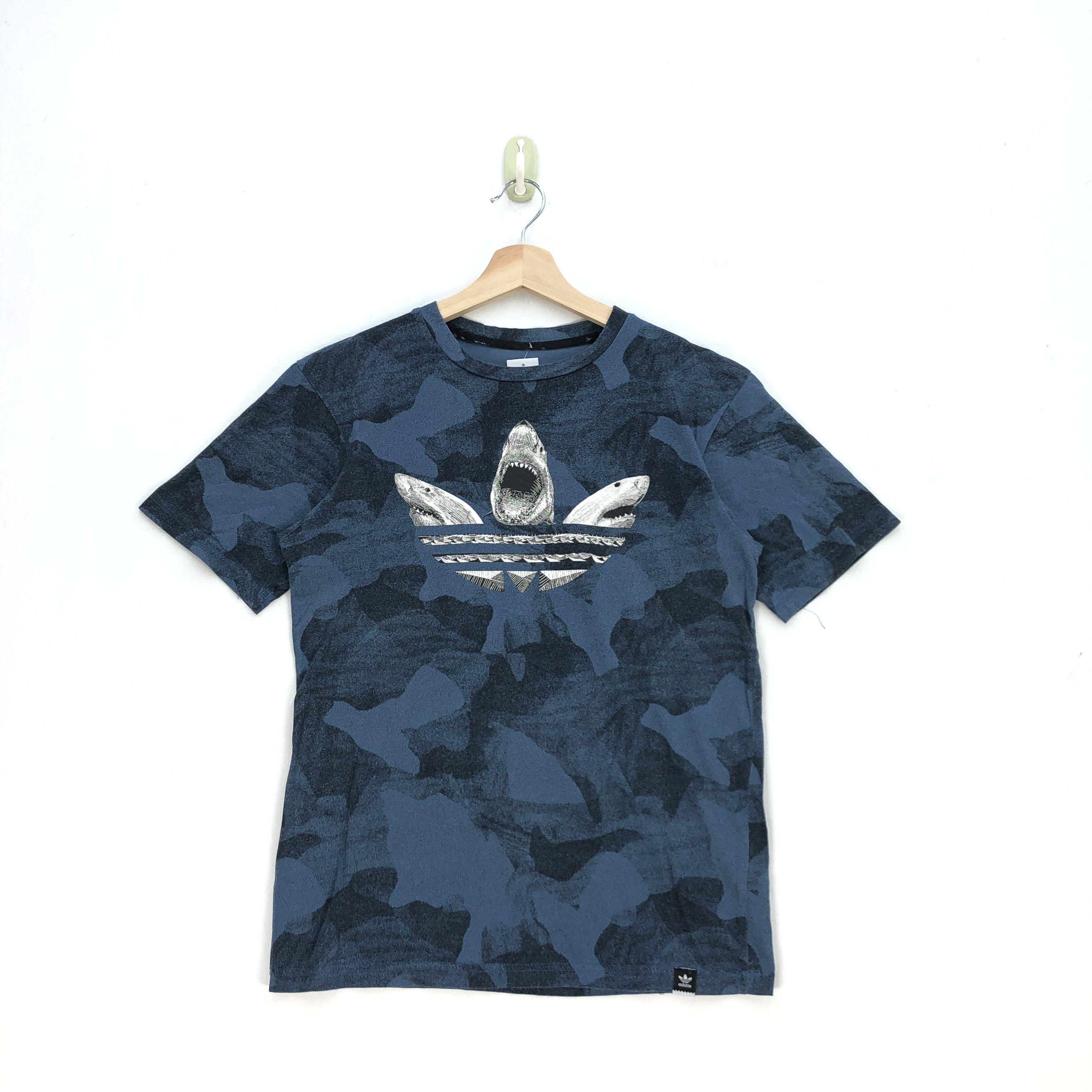 Adidas Y2K Adidas T Shirt Adidas Shark Trefoil Camouflage Tees Size US S / EU 44-46 / 1 - 1 Thumbnail