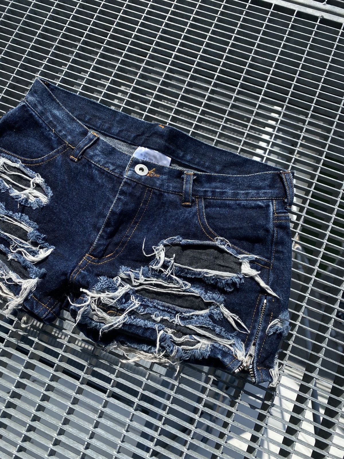 Japanese Brand Sexy Dynamite Distressed Y2K Japanese Goth Alt Mini Shorts Size 26" / US 2 / IT 38 - 3 Thumbnail