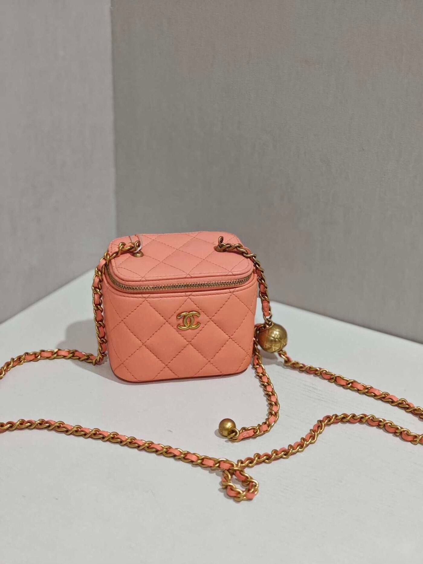 Chanel Pre-loved Bag Very good condition Size ONE SIZE - 1 Thumbnail