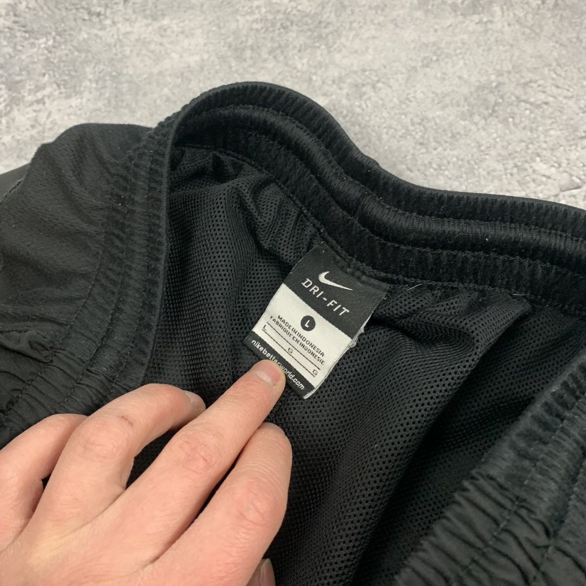 Nike Vintage Y2K Nike Nylon Sweatpants Black Joggers Swoosh Logo Size US 34 / EU 50 - 10 Thumbnail