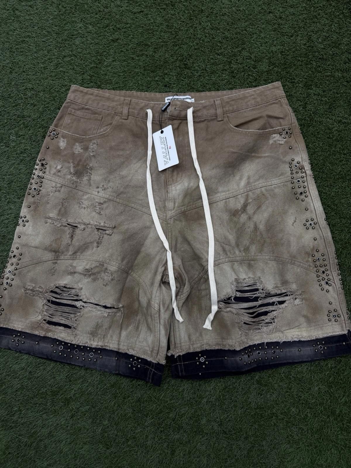 Vale Valley Denim Studded Shorts Size 34 (Brand New) Tan/Black Size US 34 / EU 50 - 1 Thumbnail