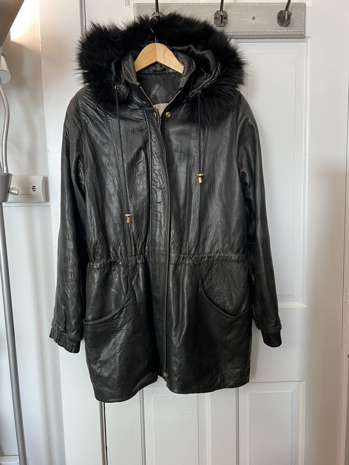 Worthington Worthington Vintage Women's Lamb Skin Coat With Fur Hood Size M / US 6-8 / IT 42-44 - 1 Thumbnail