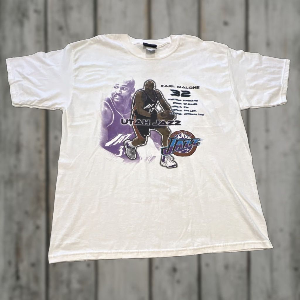 NBA VINTAGE Utah Jazz T Shirt Men XL Karl Malone Double Sided Bright Graphic Print NBA Shirt Men XL White 1990s Graphic Tee Mens NBA Sportswear/Beach Size US XL / EU 56 / 4 - 1 Thumbnail