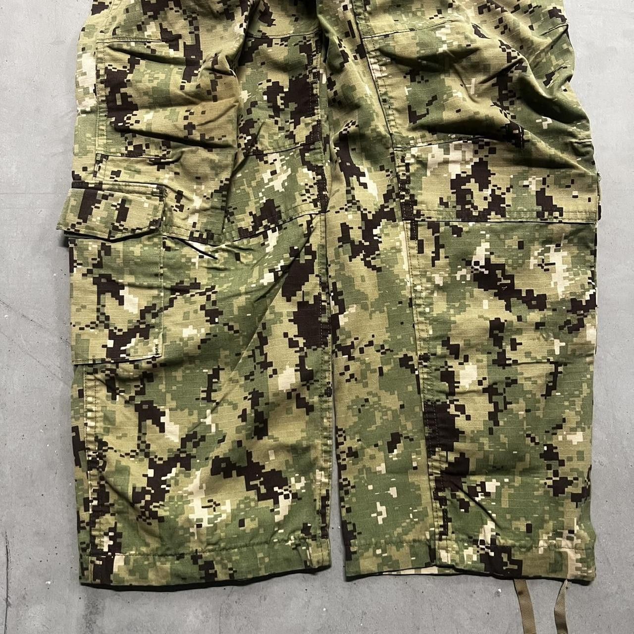 Vintage Vintage Y2K/2000s Military Camo Grunge Cargo Pants! Size US 28 / EU 44 - 4 Thumbnail