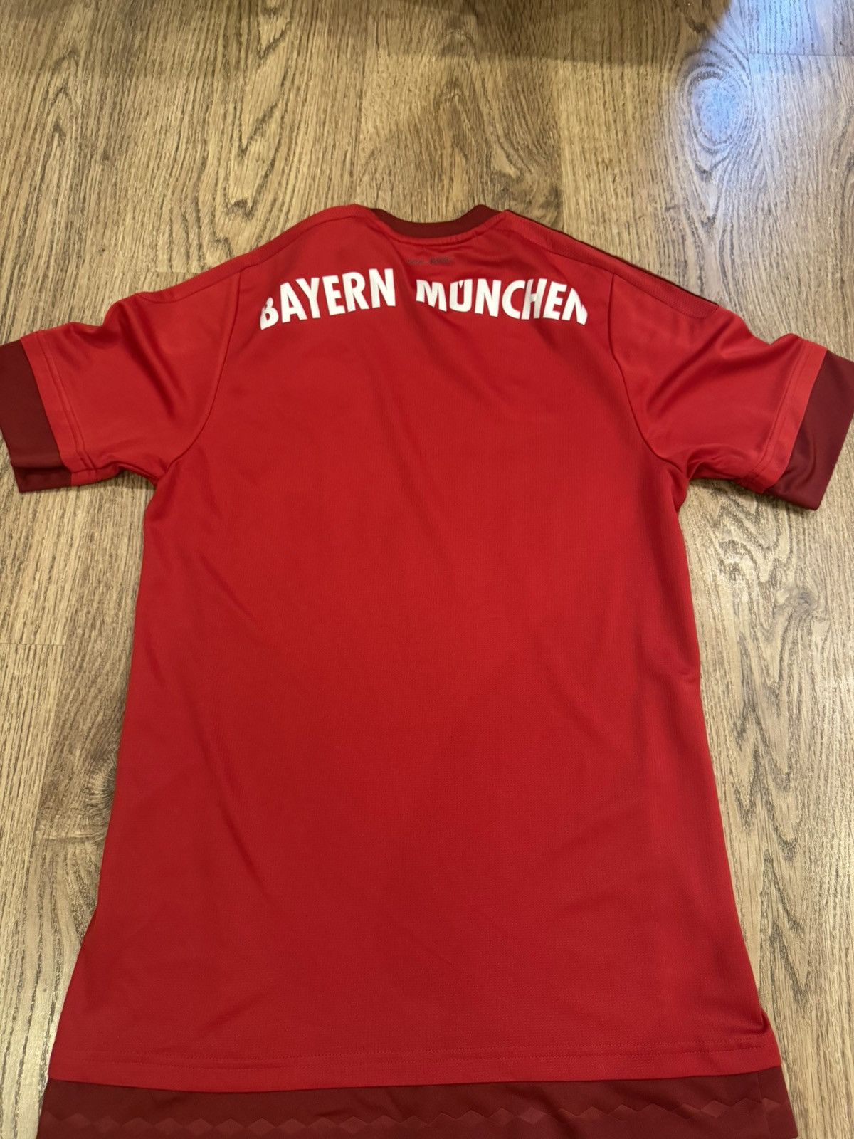 Adidas BAYERN MÜNICH 2015 2016 HOME FOOTBALL SHIRT ADIDAS sz S MEN Size US S / EU 44-46 / 1 - 12 Thumbnail