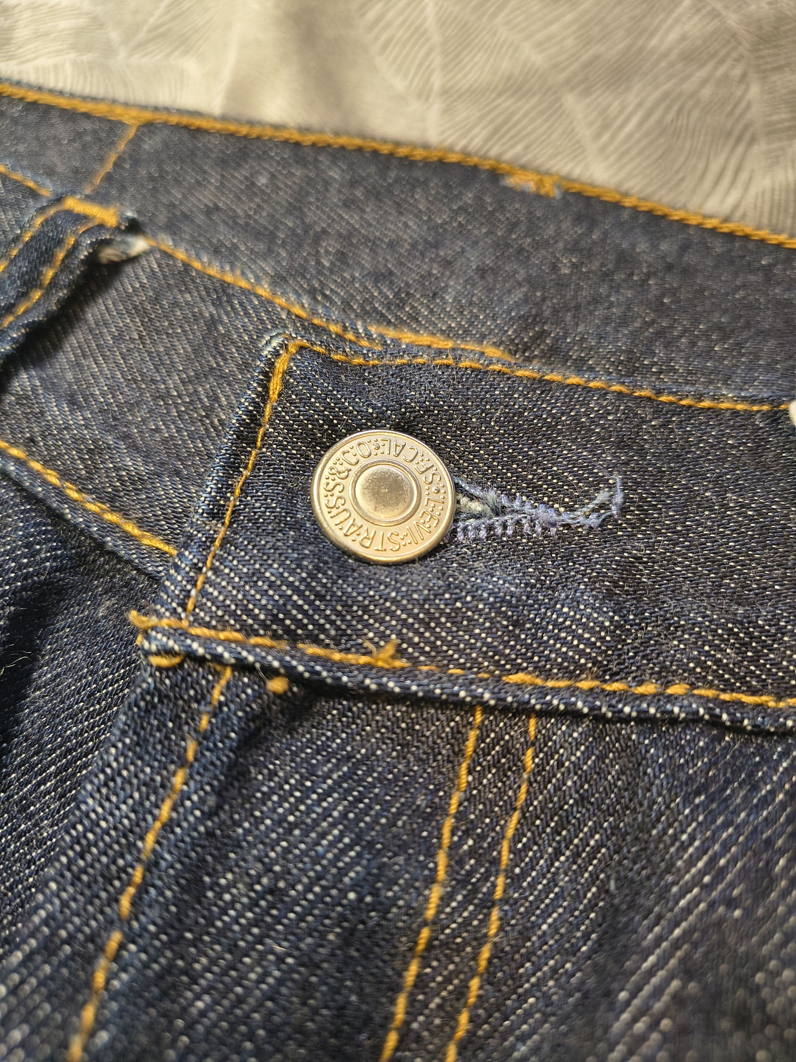 Levi's Vintage Levi's 501 Made in USA - Dark Indigo Wash - W31 L32 Size US 30 / EU 46 - 2 Thumbnail